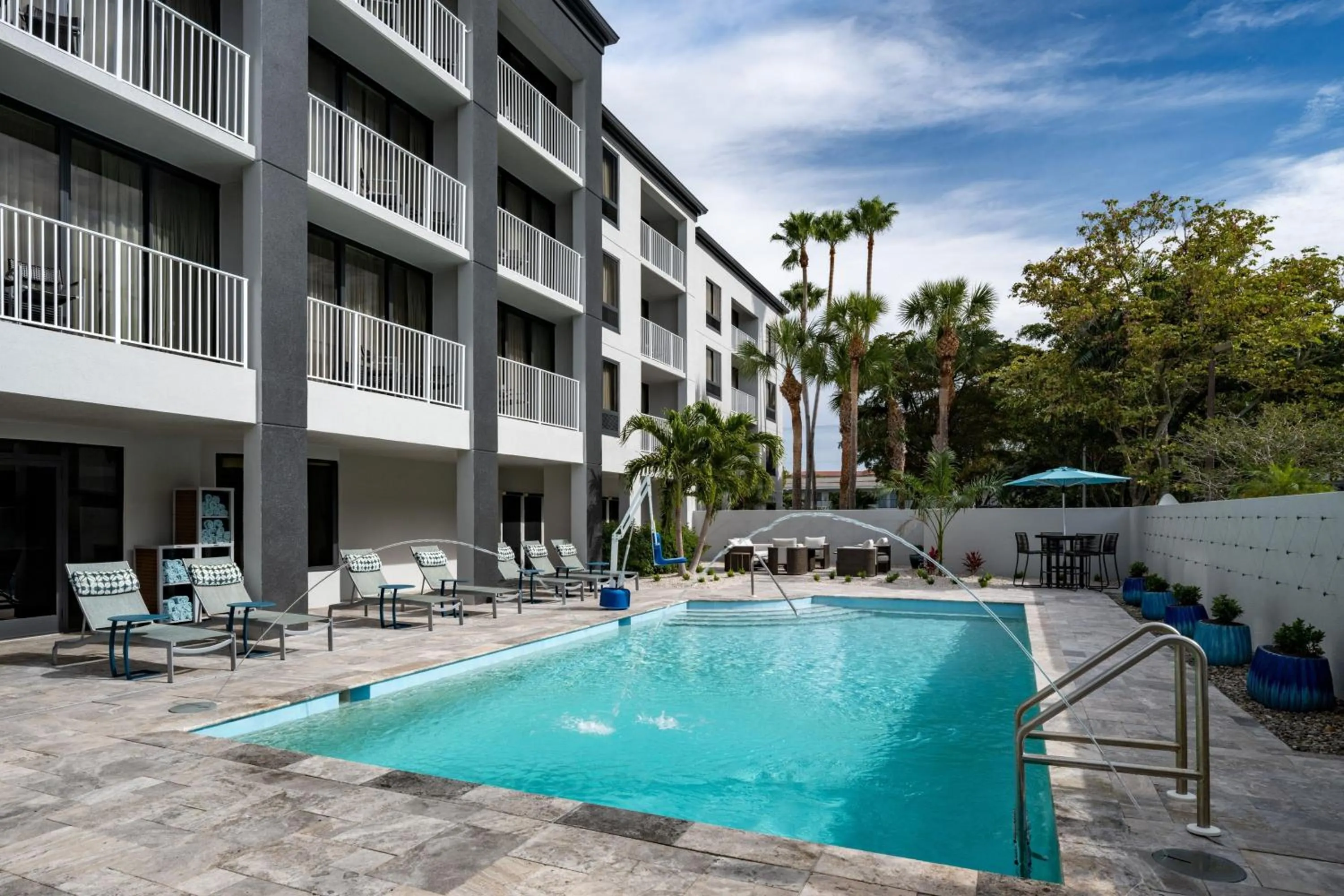 Swimming pool in Courtyard by Marriott - Naples