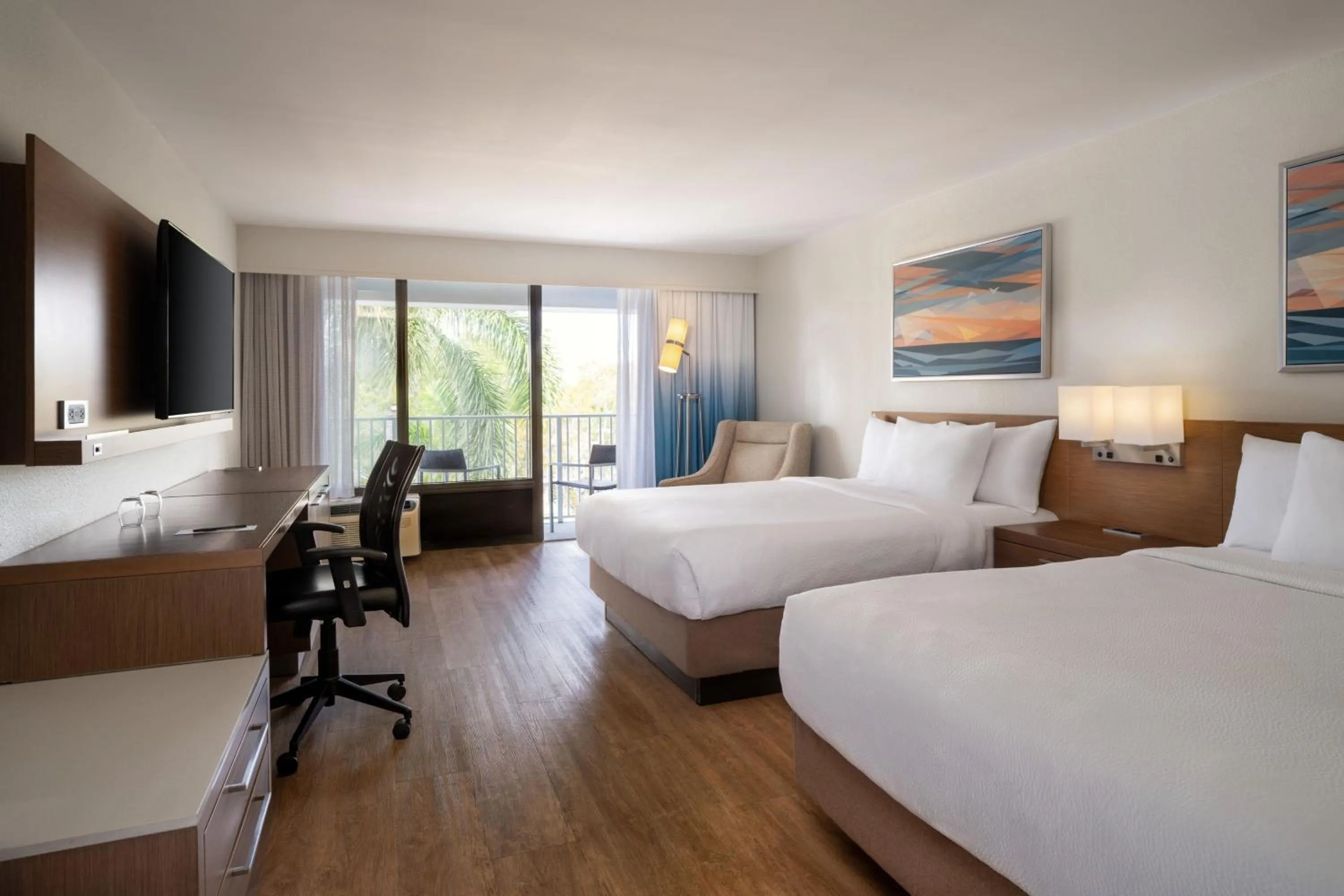 Photo of the whole room, Bed in Courtyard by Marriott - Naples