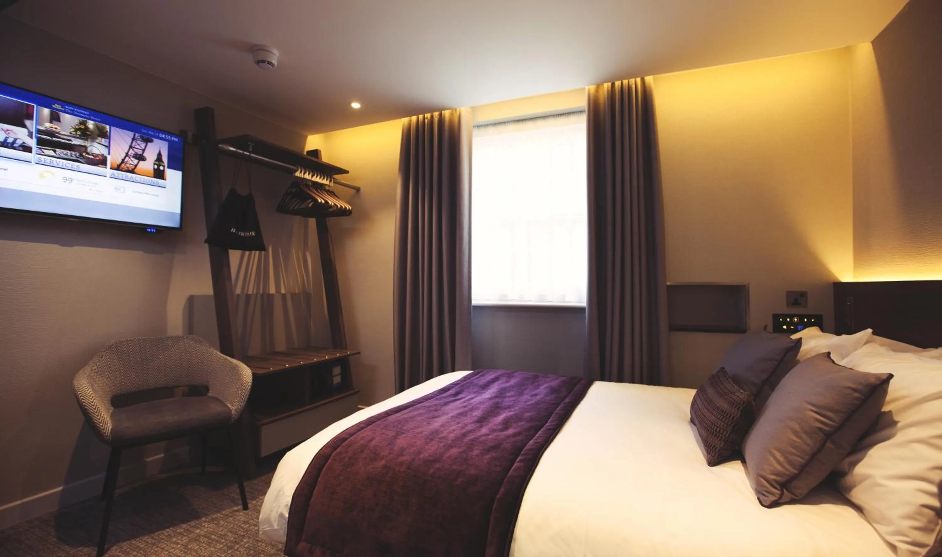 Day, Bed in Best Western Plus Delmere Hotel