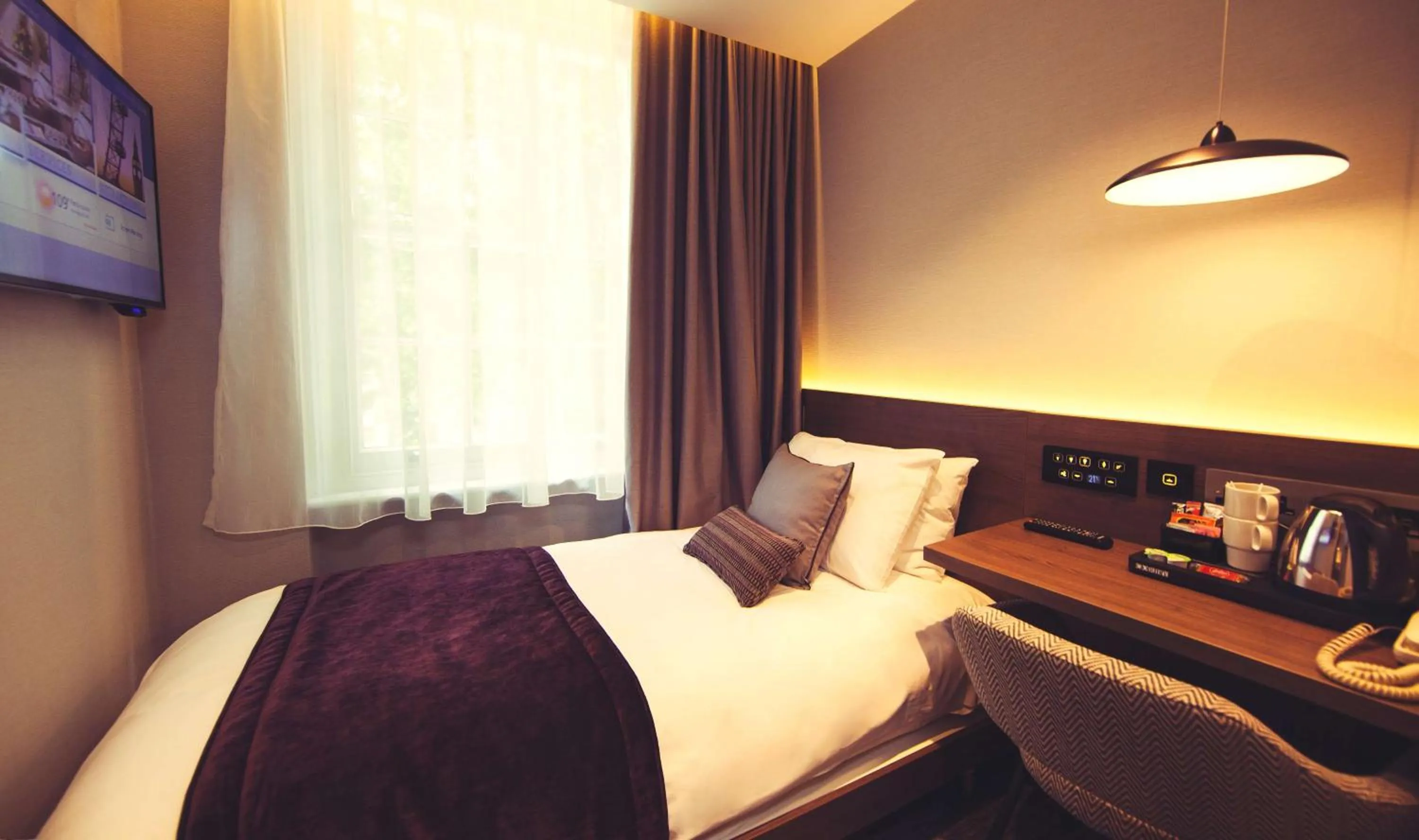 Photo of the whole room, Bed in Best Western Plus Delmere Hotel