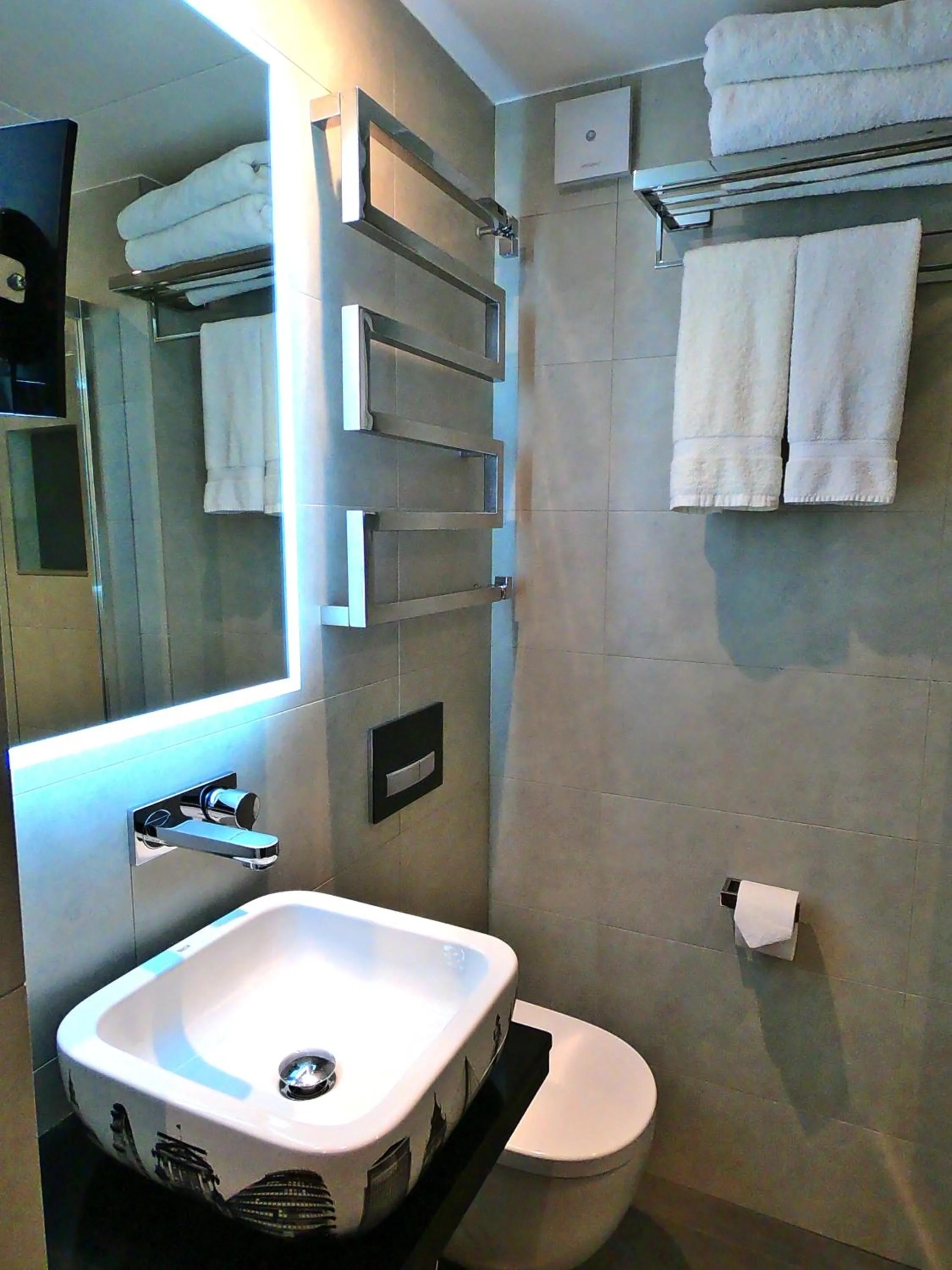 Bathroom in Best Western Plus Delmere Hotel