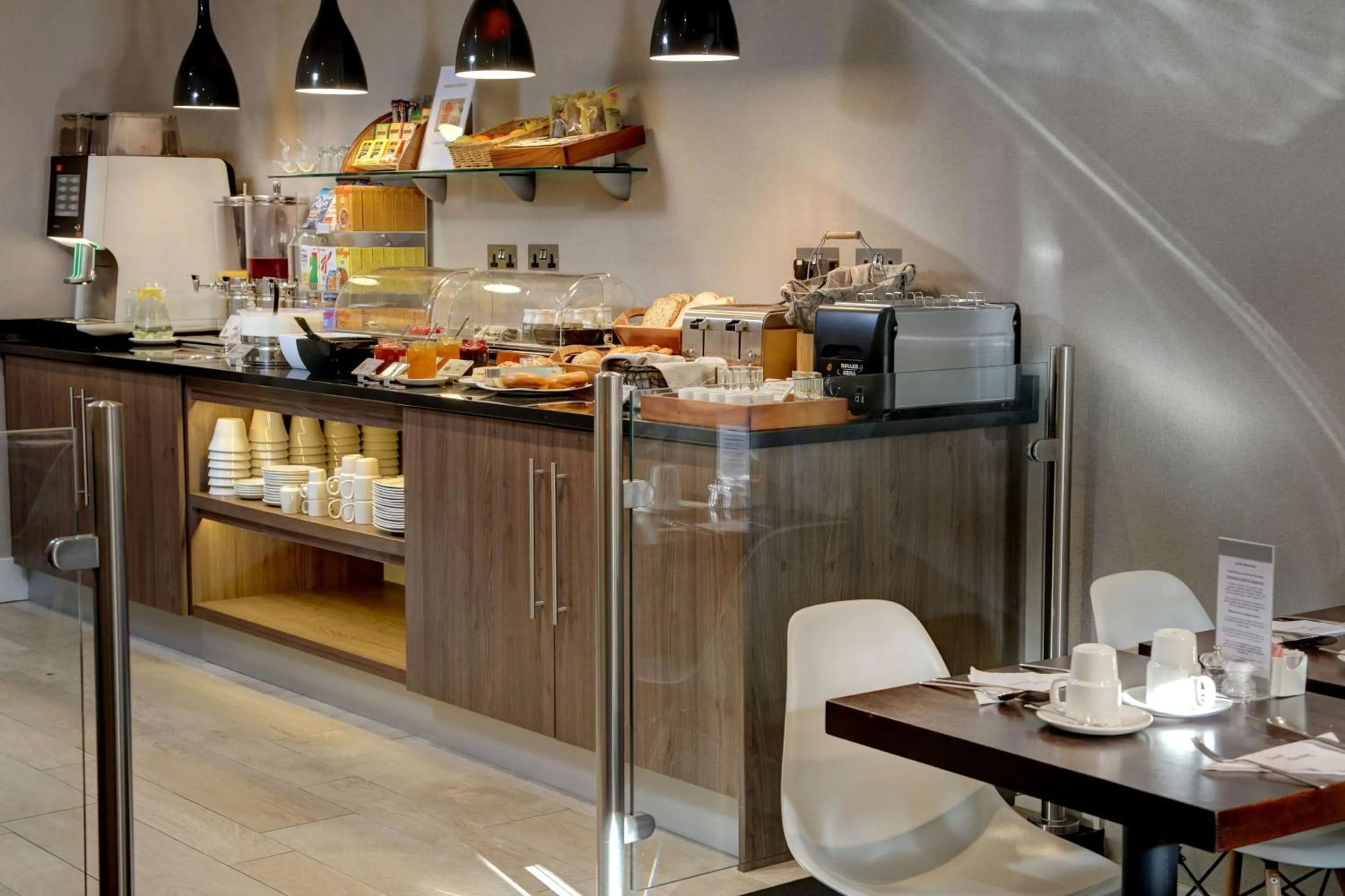 Restaurant/places to eat in Best Western Plus Delmere Hotel