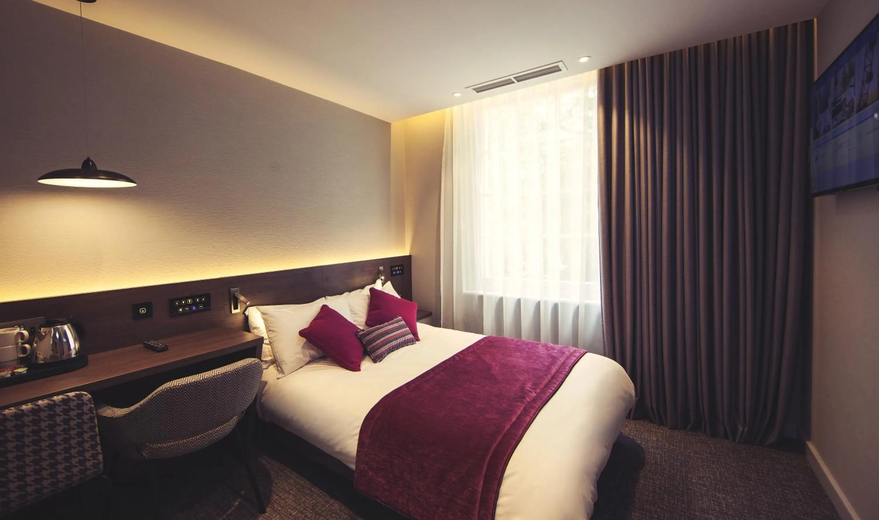 Day, Bed in Best Western Plus Delmere Hotel