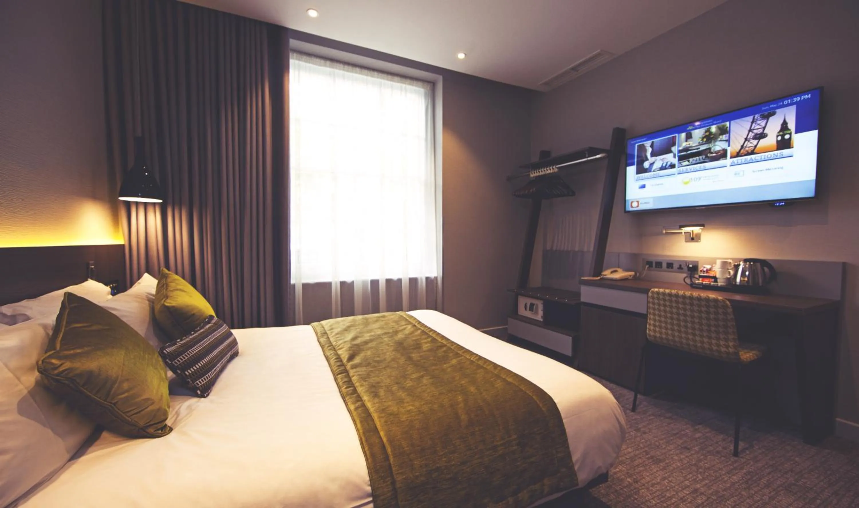 Day, Bed in Best Western Plus Delmere Hotel