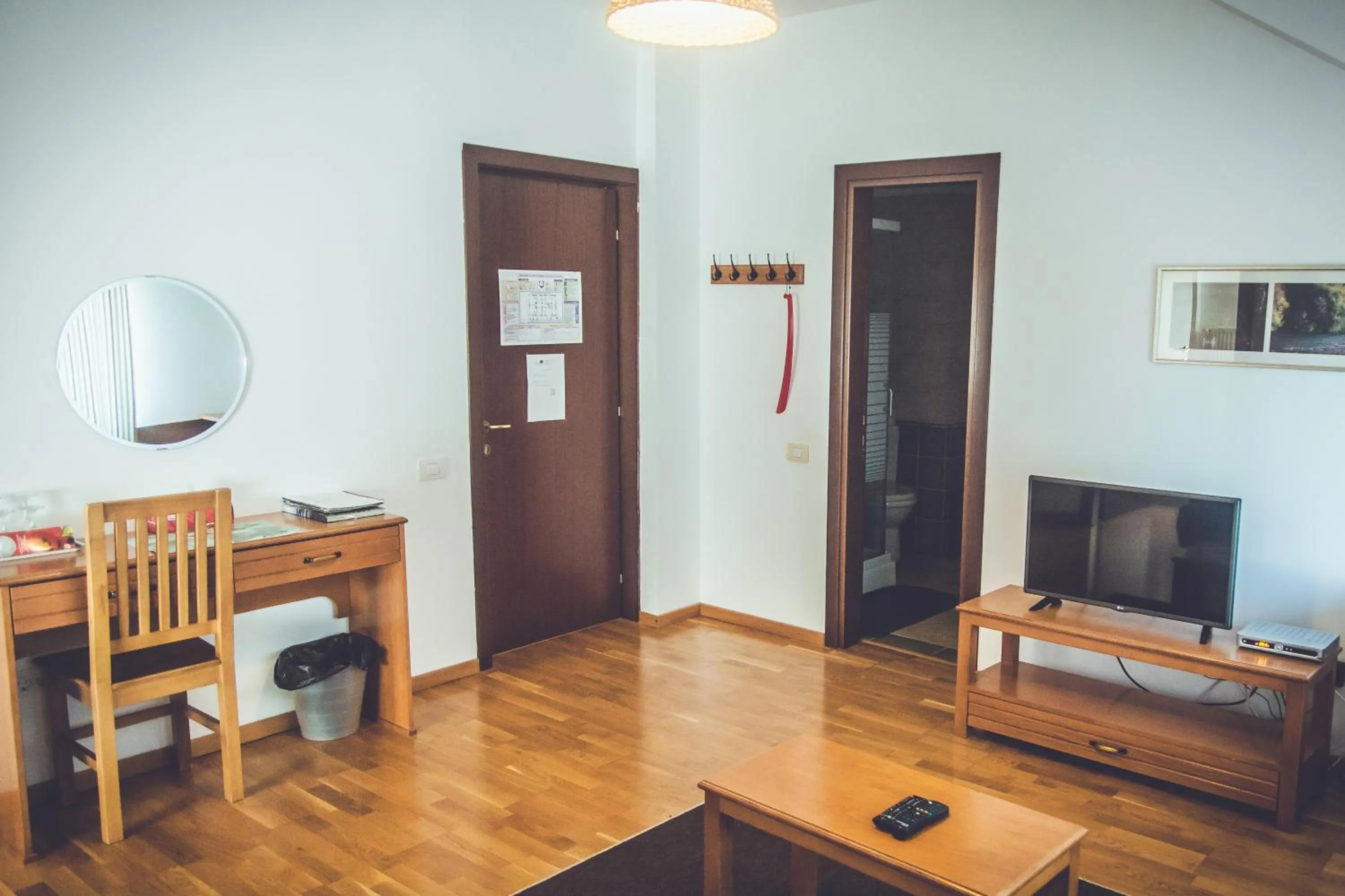 Photo of the whole room in Casa Pescarilor