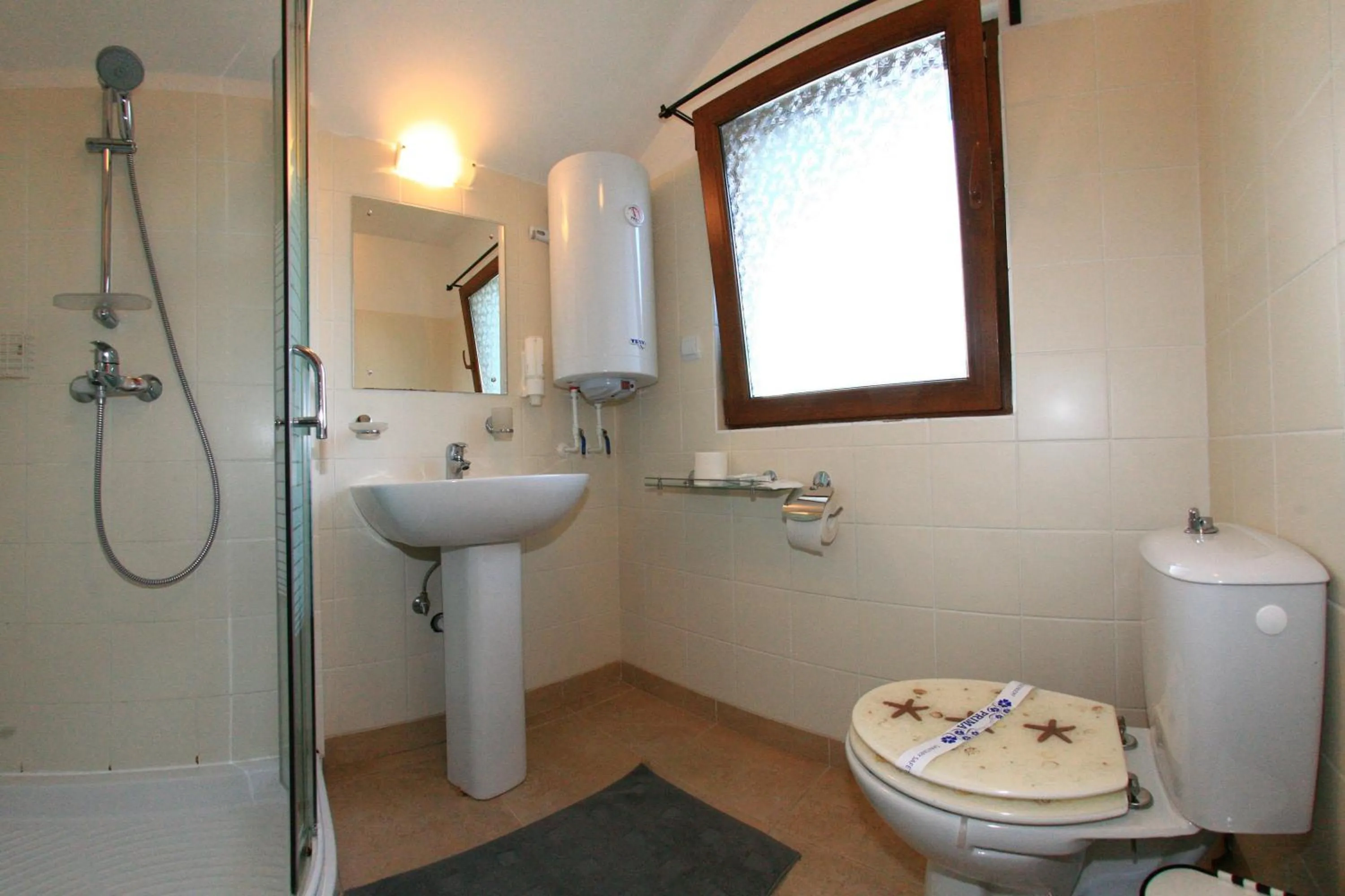 Shower in Casa Pescarilor