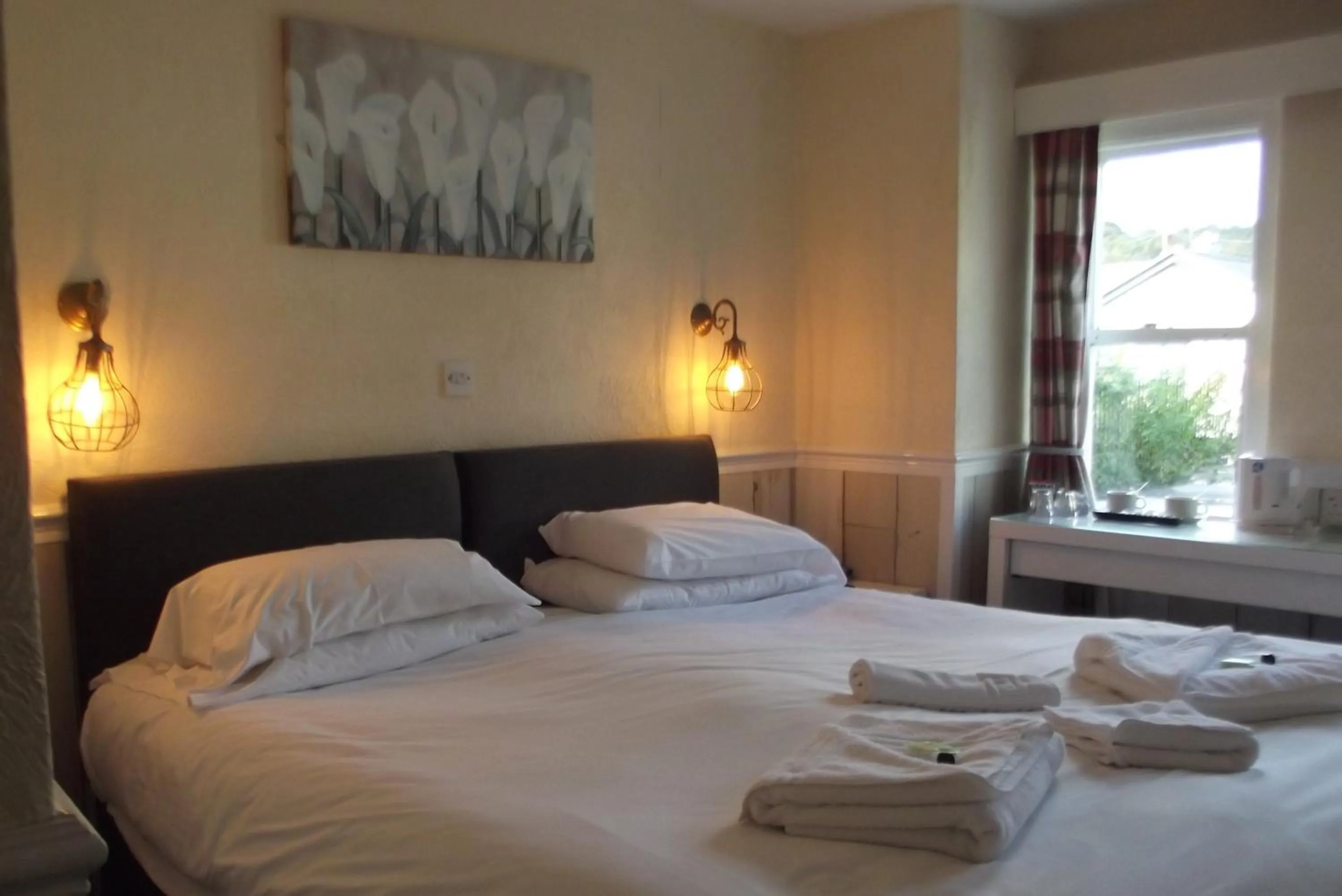 Bed in The Liverpool Arms Hotel