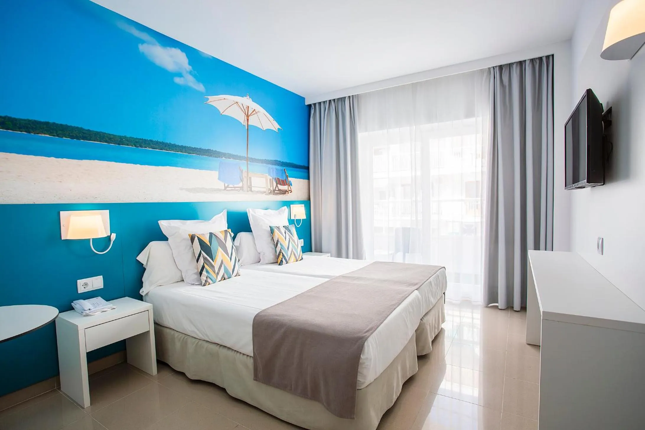 Photo of the whole room, Bed in BQ Carmen Playa- Adults Only