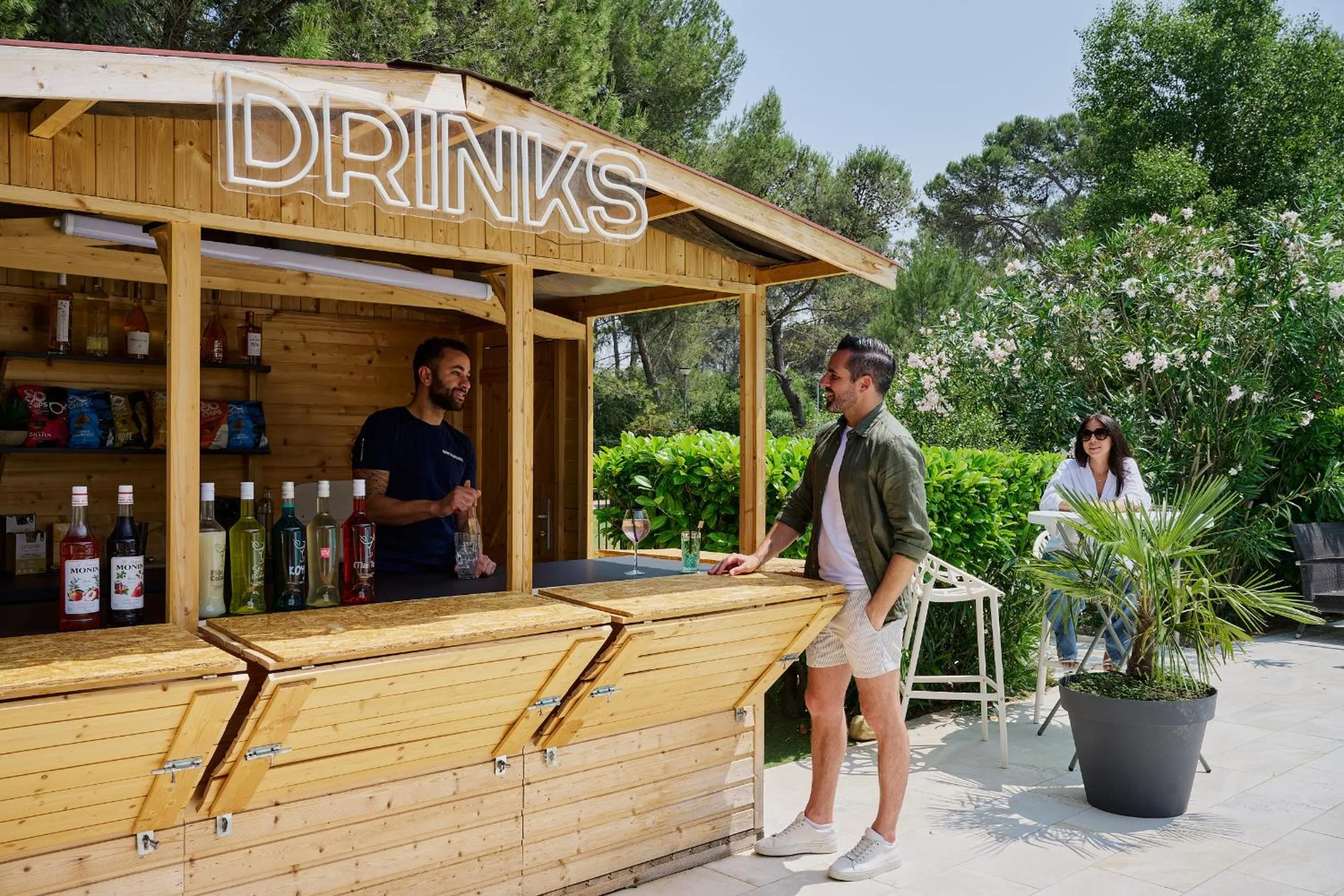 Lounge or bar in Hôtel Birdy by Happyculture