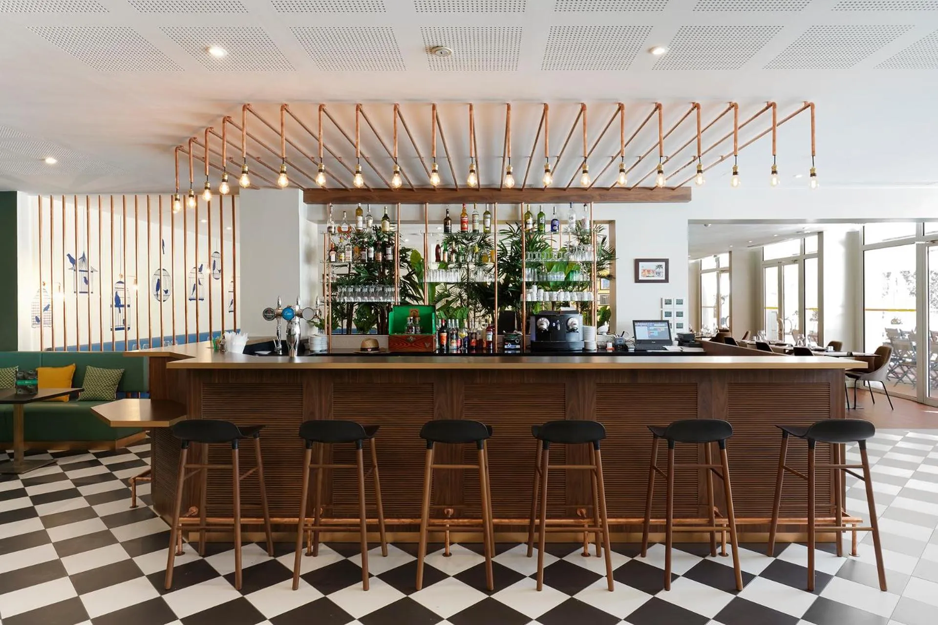 Lounge or bar in Hôtel Birdy by Happyculture