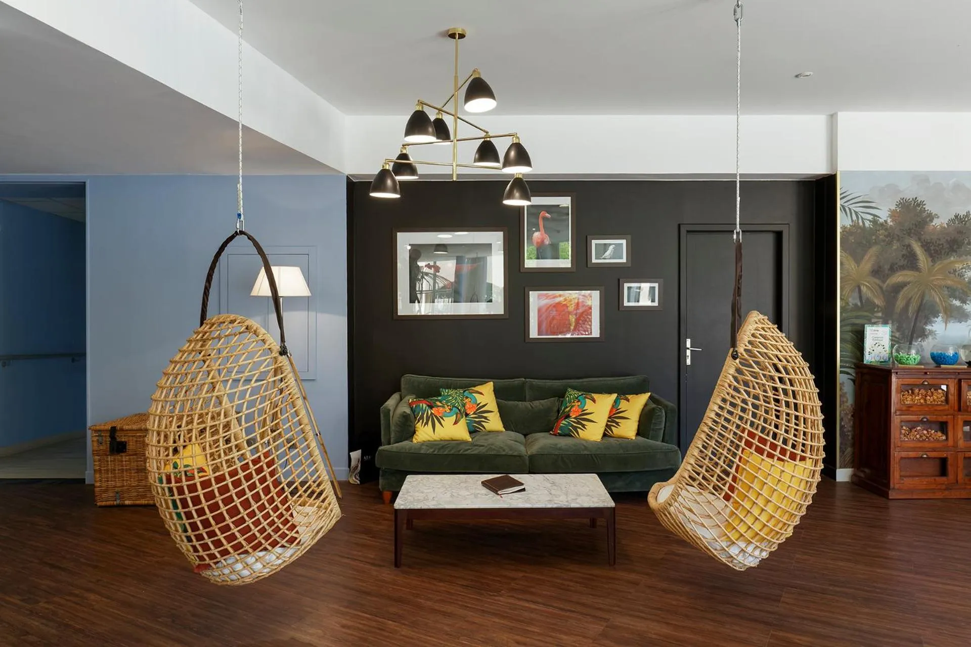 Lobby or reception in Hôtel Birdy by Happyculture