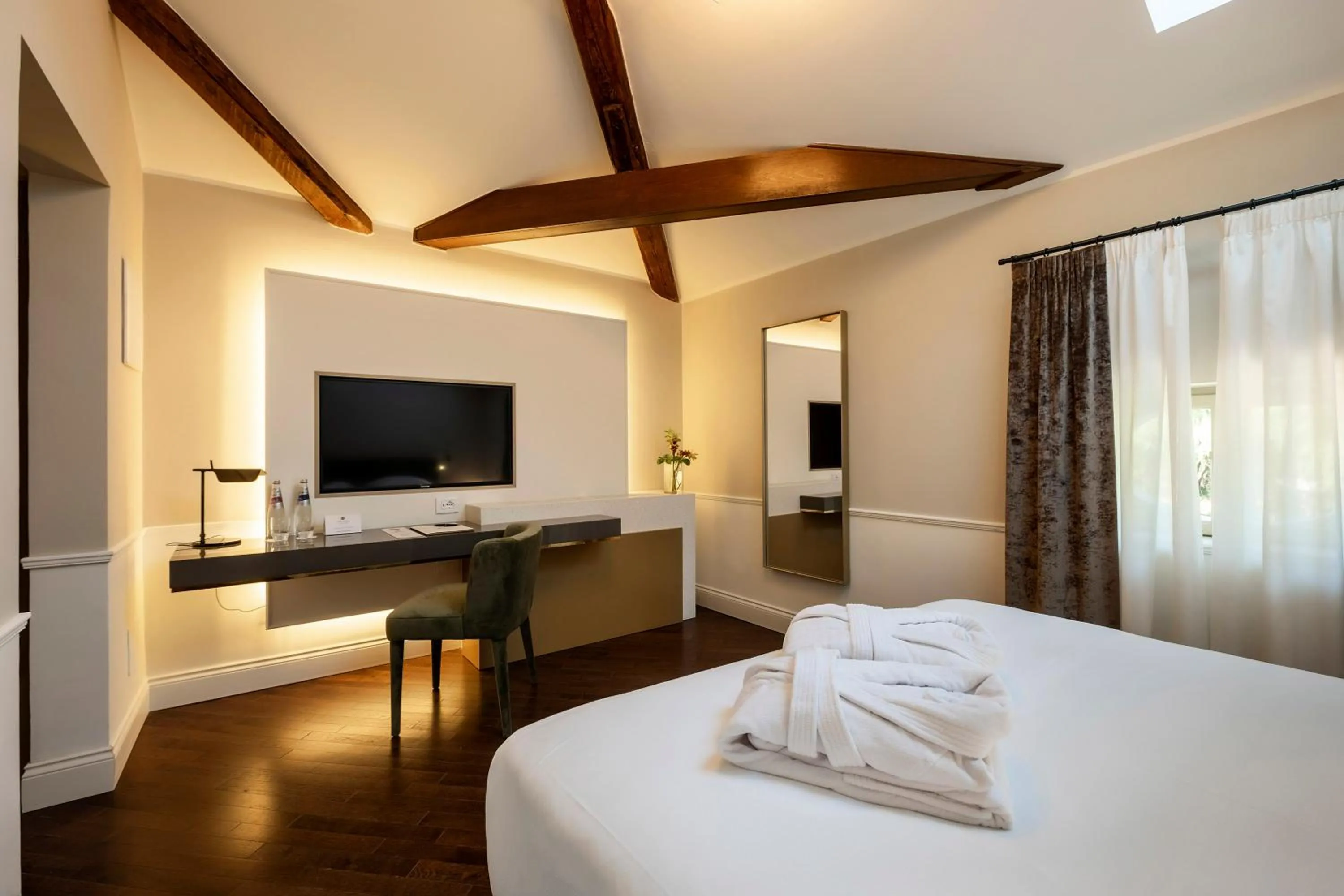 TV and multimedia, Bed in Hotel Villa Soligo - Small Luxury Hotels of the World
