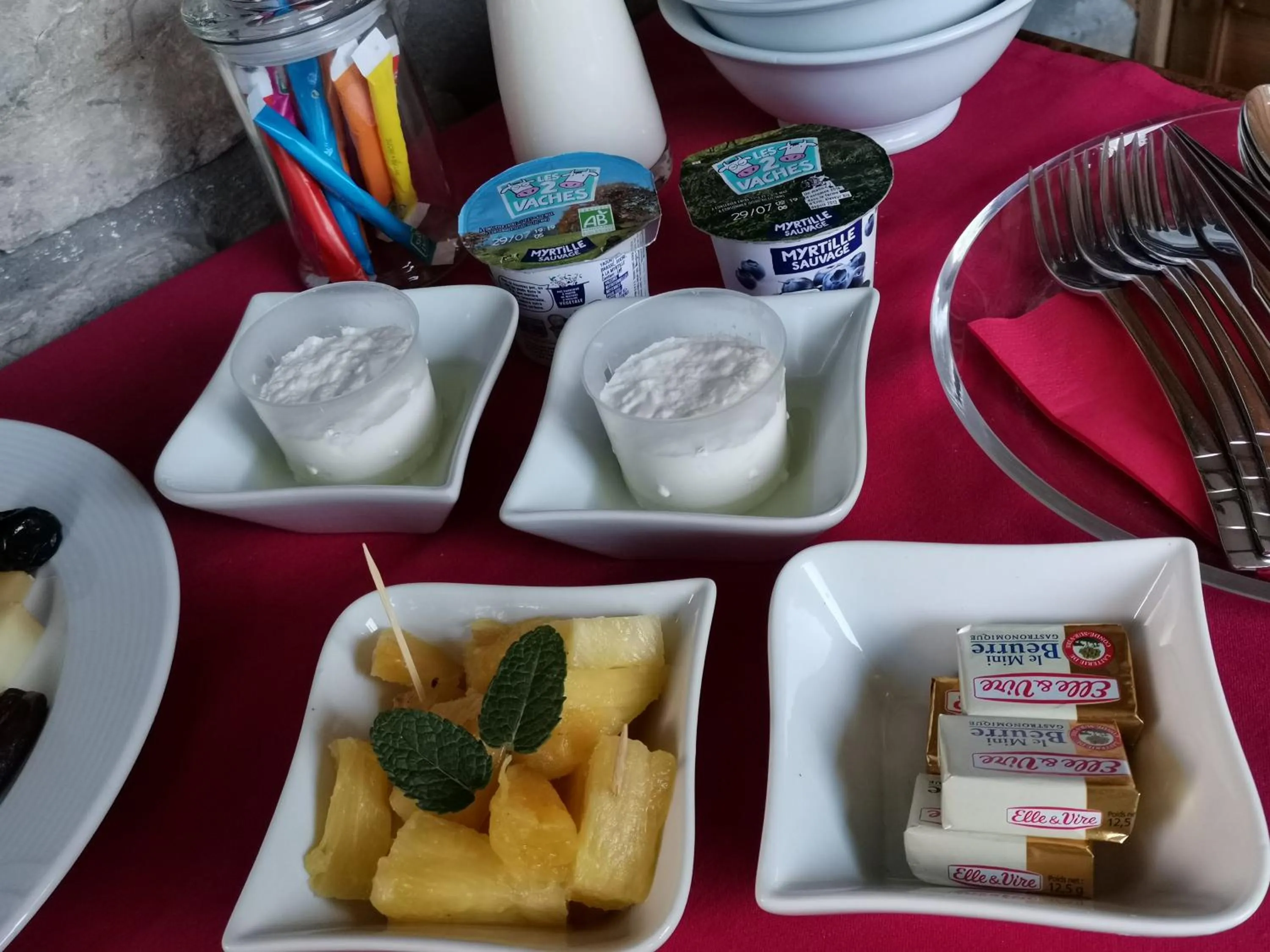Dining area in Chalet la Cachette Cyclists & Skiers