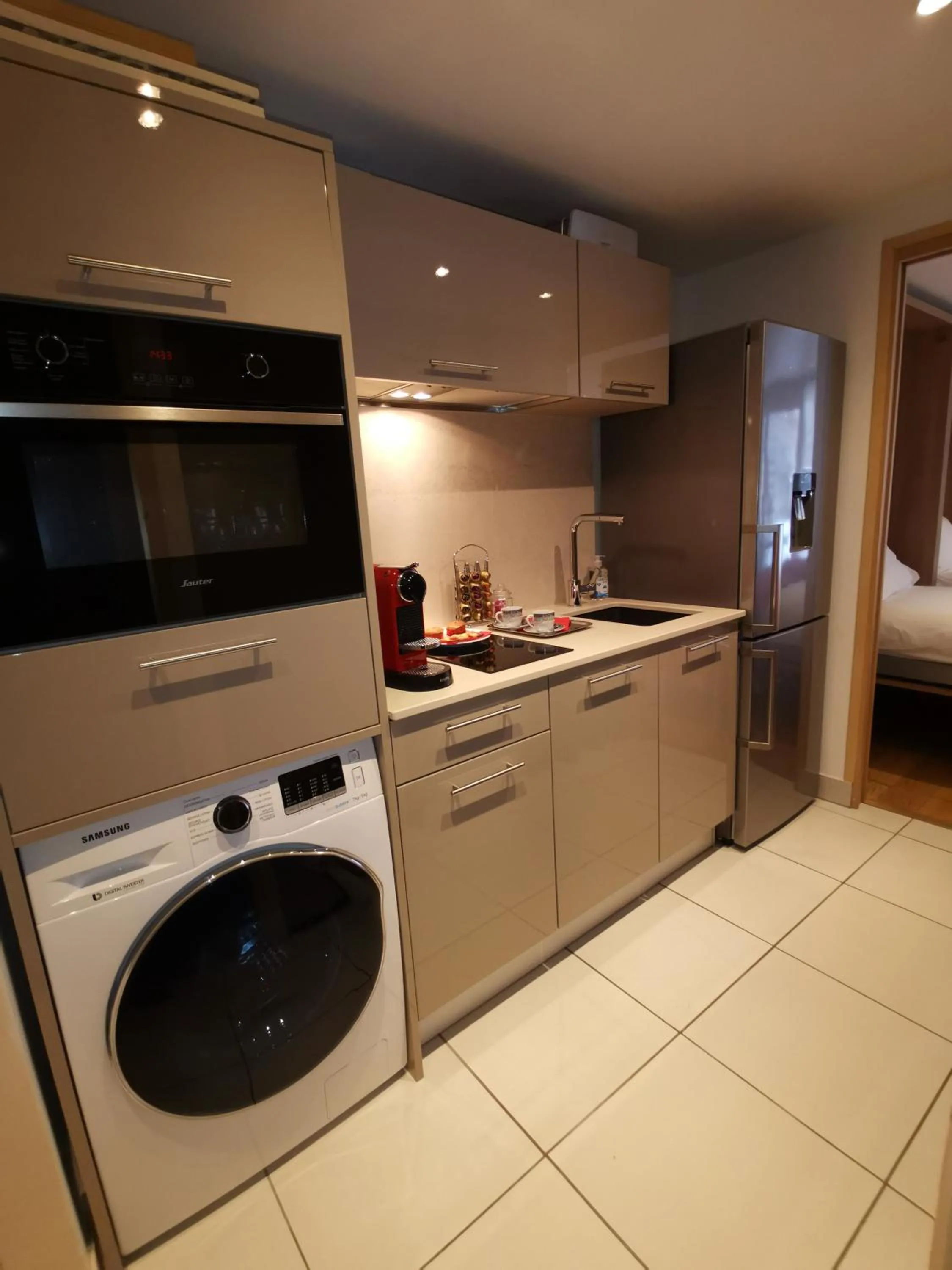 Kitchen or kitchenette in Chalet la Cachette Cyclists & Skiers