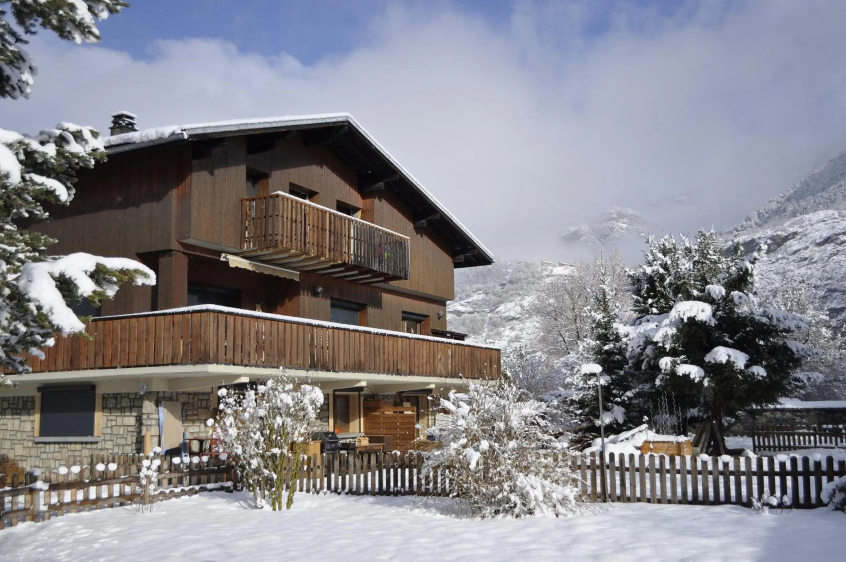 Property building in Chalet la Cachette Cyclists & Skiers