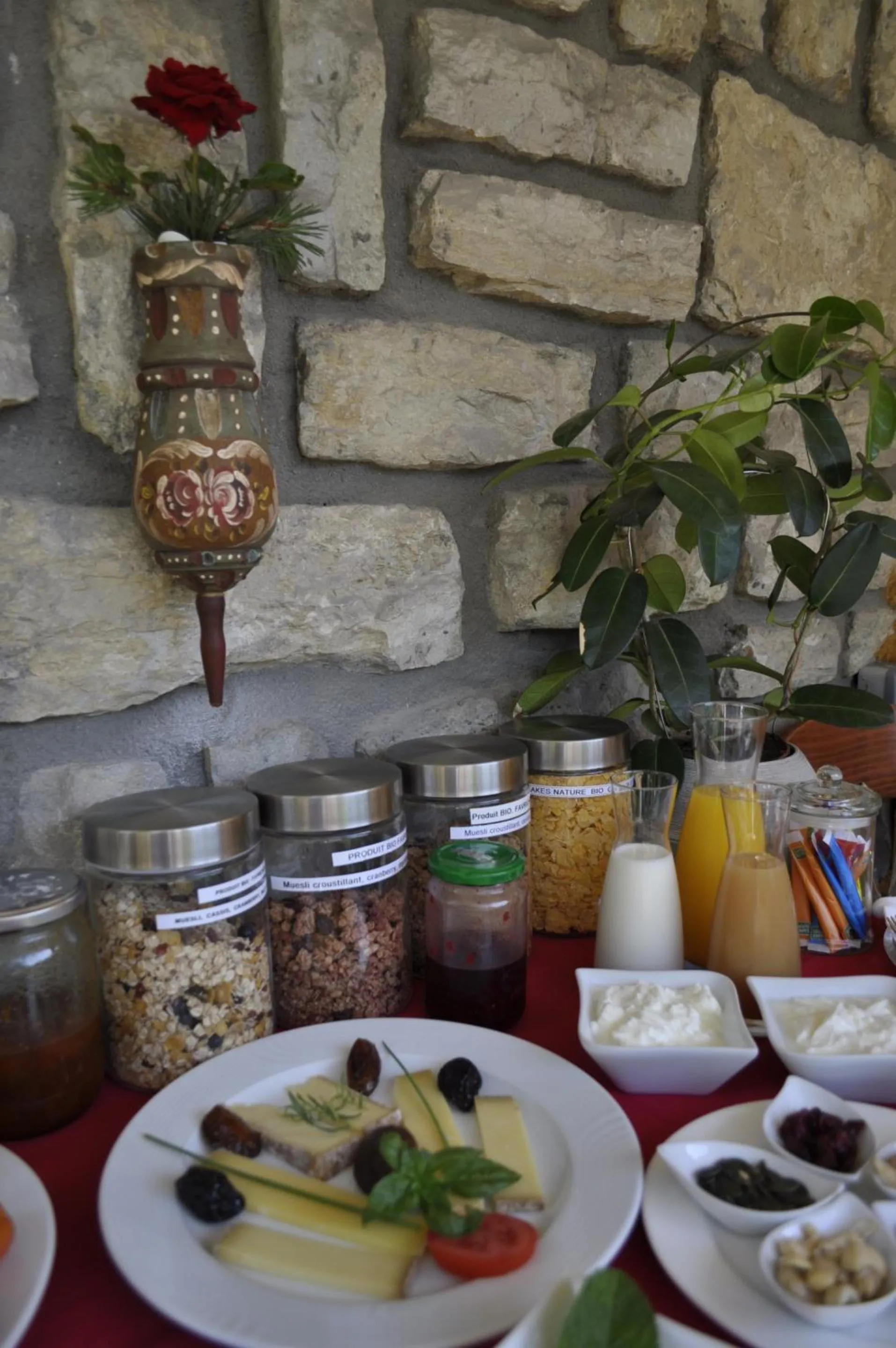 Dining area in Chalet la Cachette Cyclists & Skiers