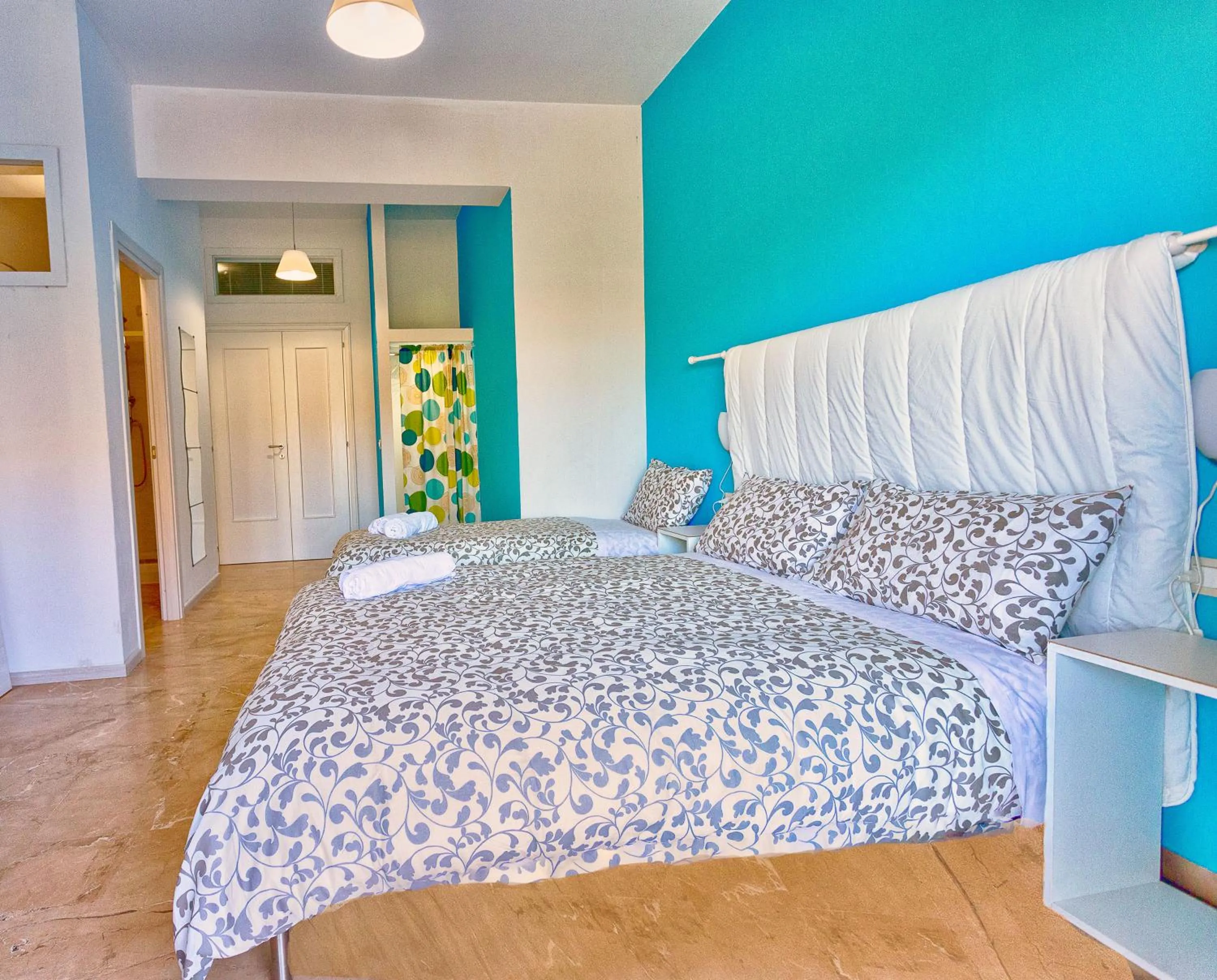 Shower, Bed in B&B Antares