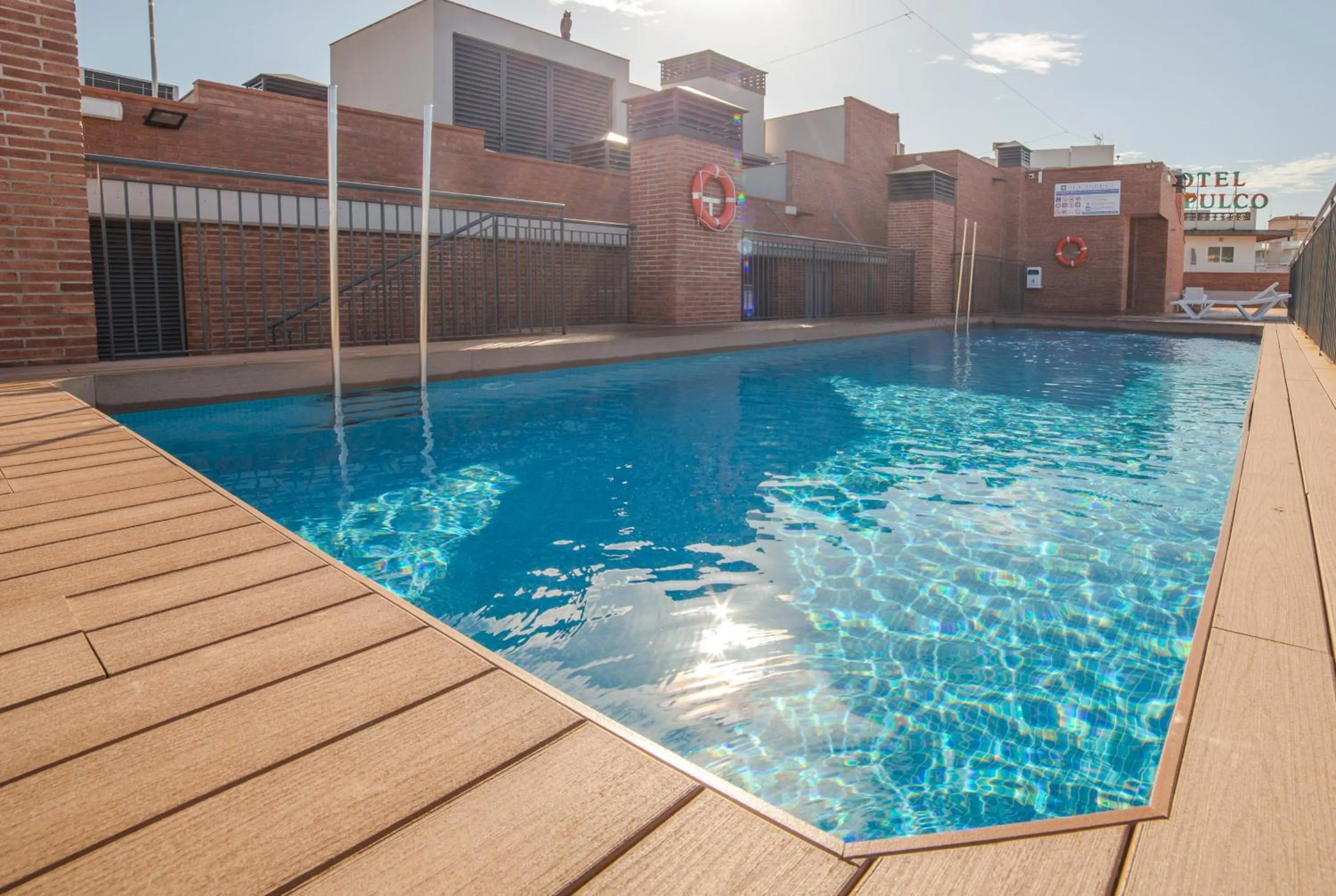 Swimming pool in Apartaments Ponent