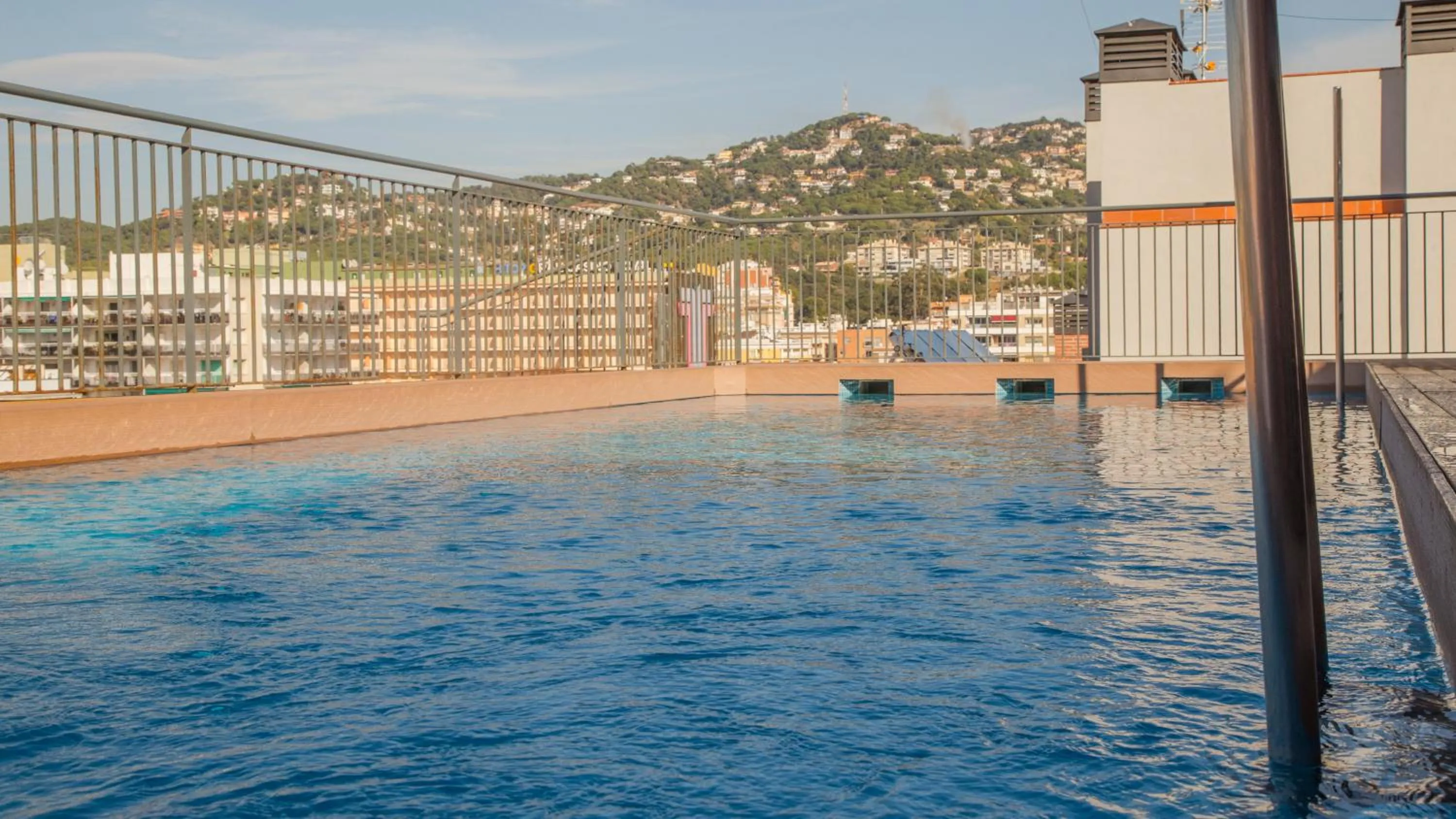 Swimming pool in Apartaments Ponent