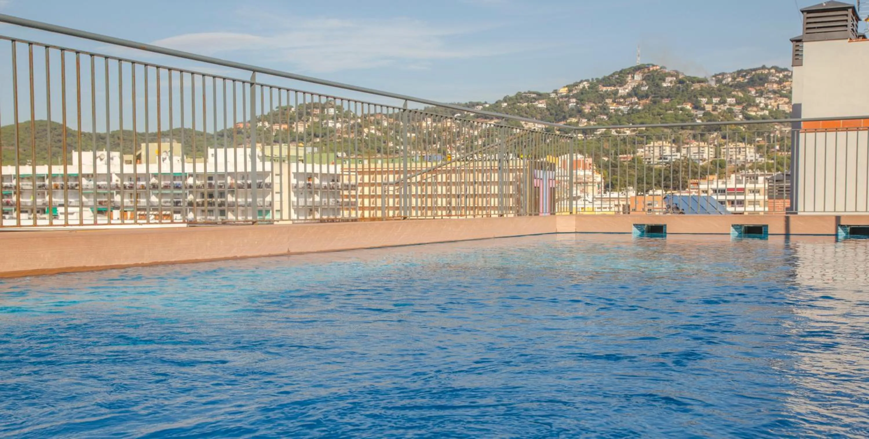 Swimming pool in Apartaments Ponent