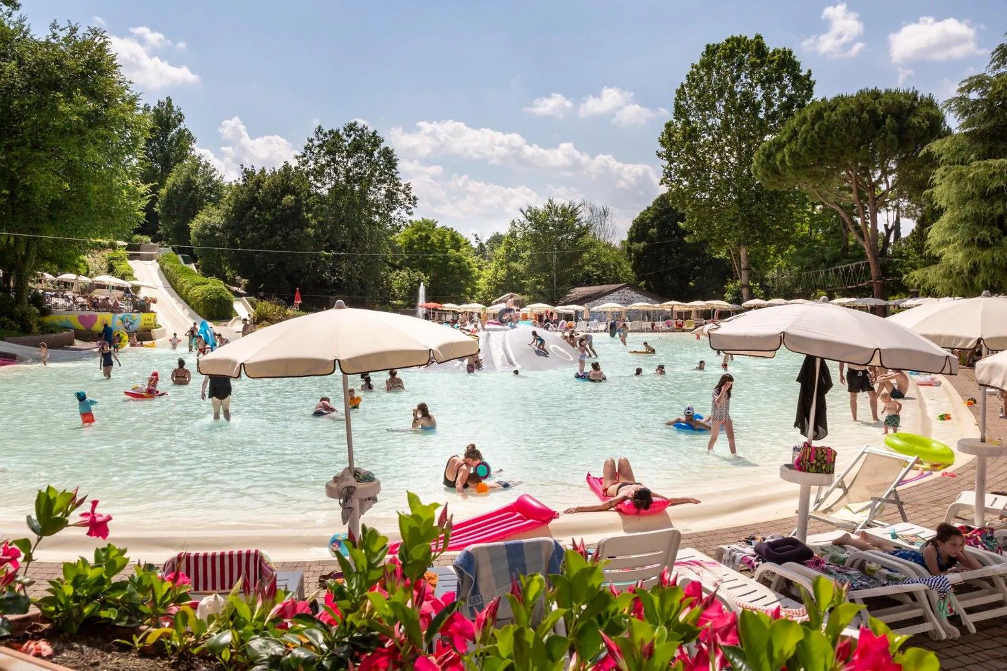 Swimming pool in Hotel La Diga Altomincio