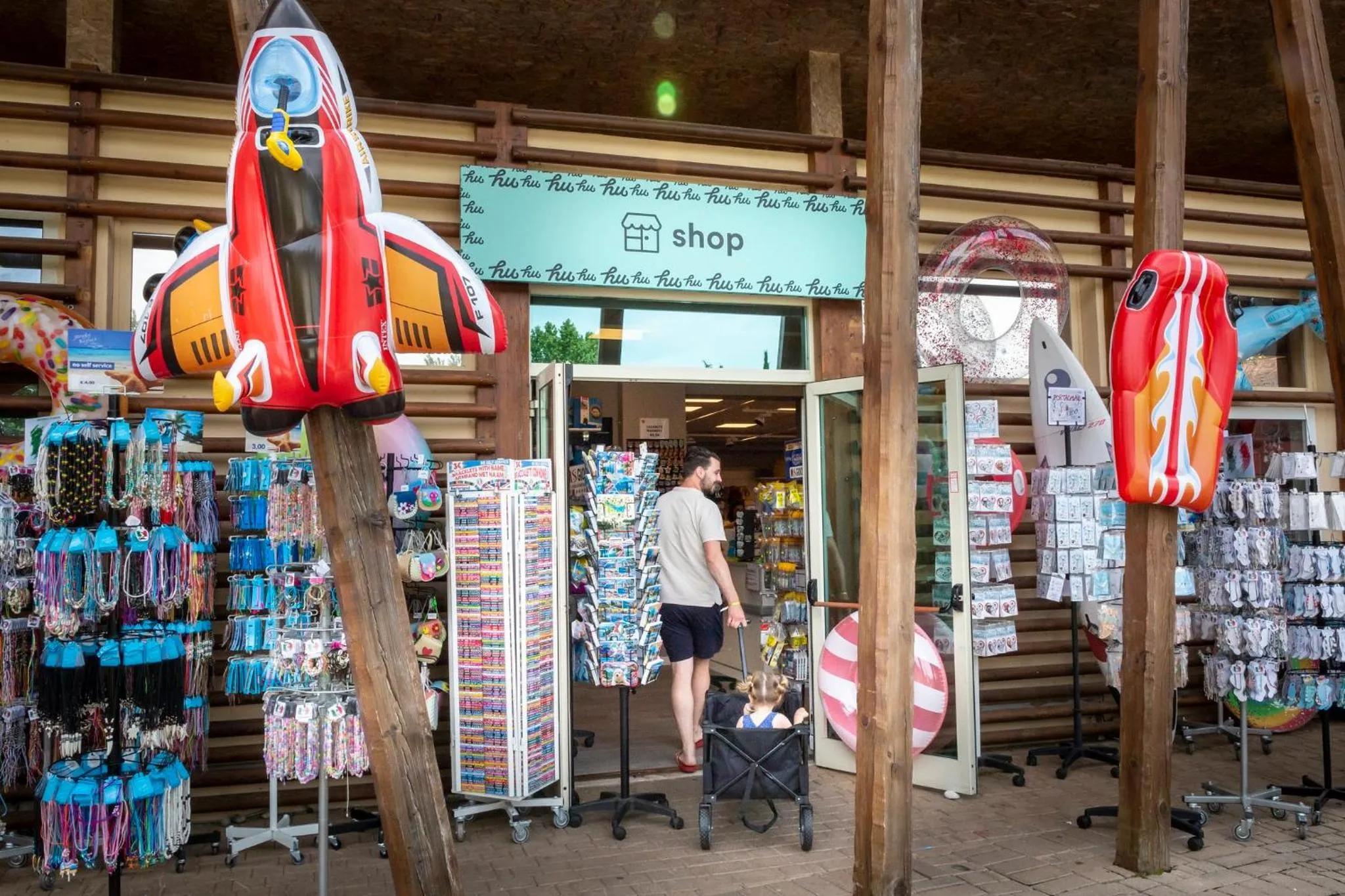 Shopping Area in Hotel La Diga Altomincio