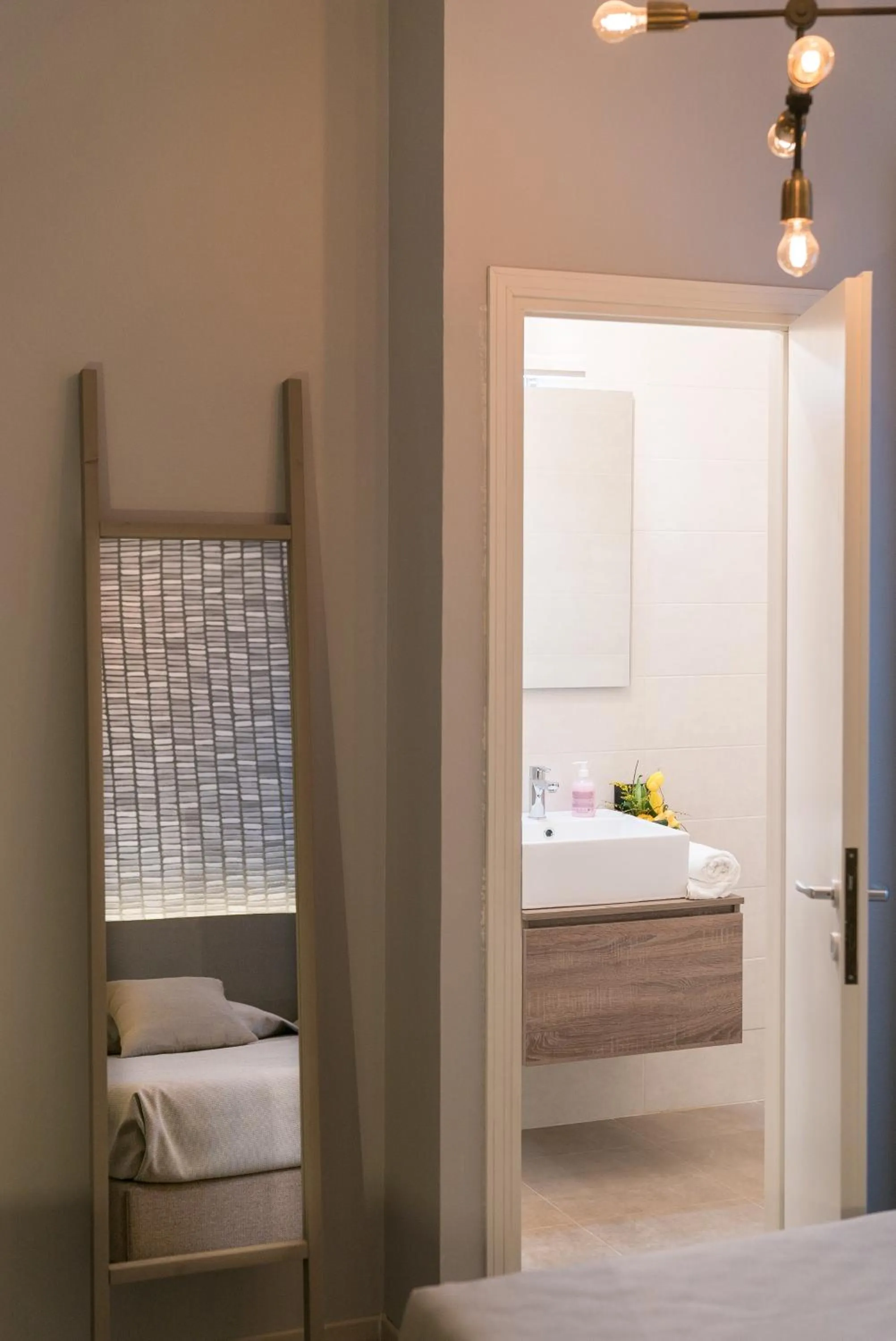 Bathroom, Bed in Hotel La Diga Altomincio