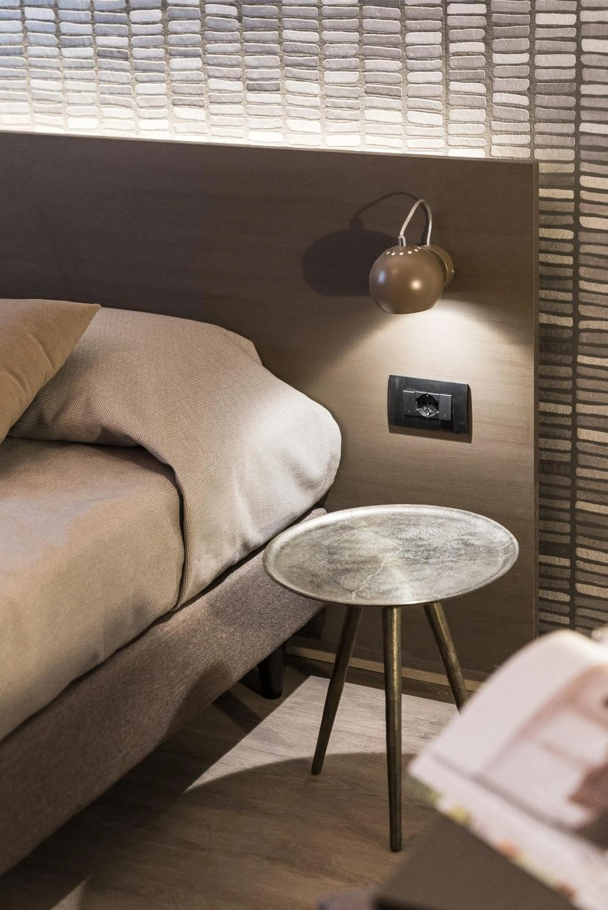 Decorative detail, Bed in Hotel La Diga Altomincio