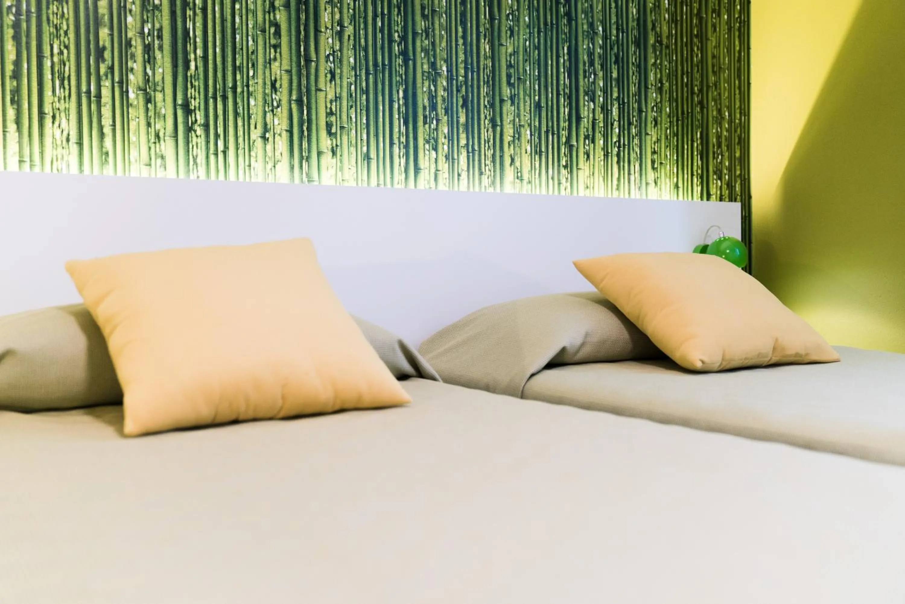 Decorative detail, Bed in Hotel La Diga Altomincio