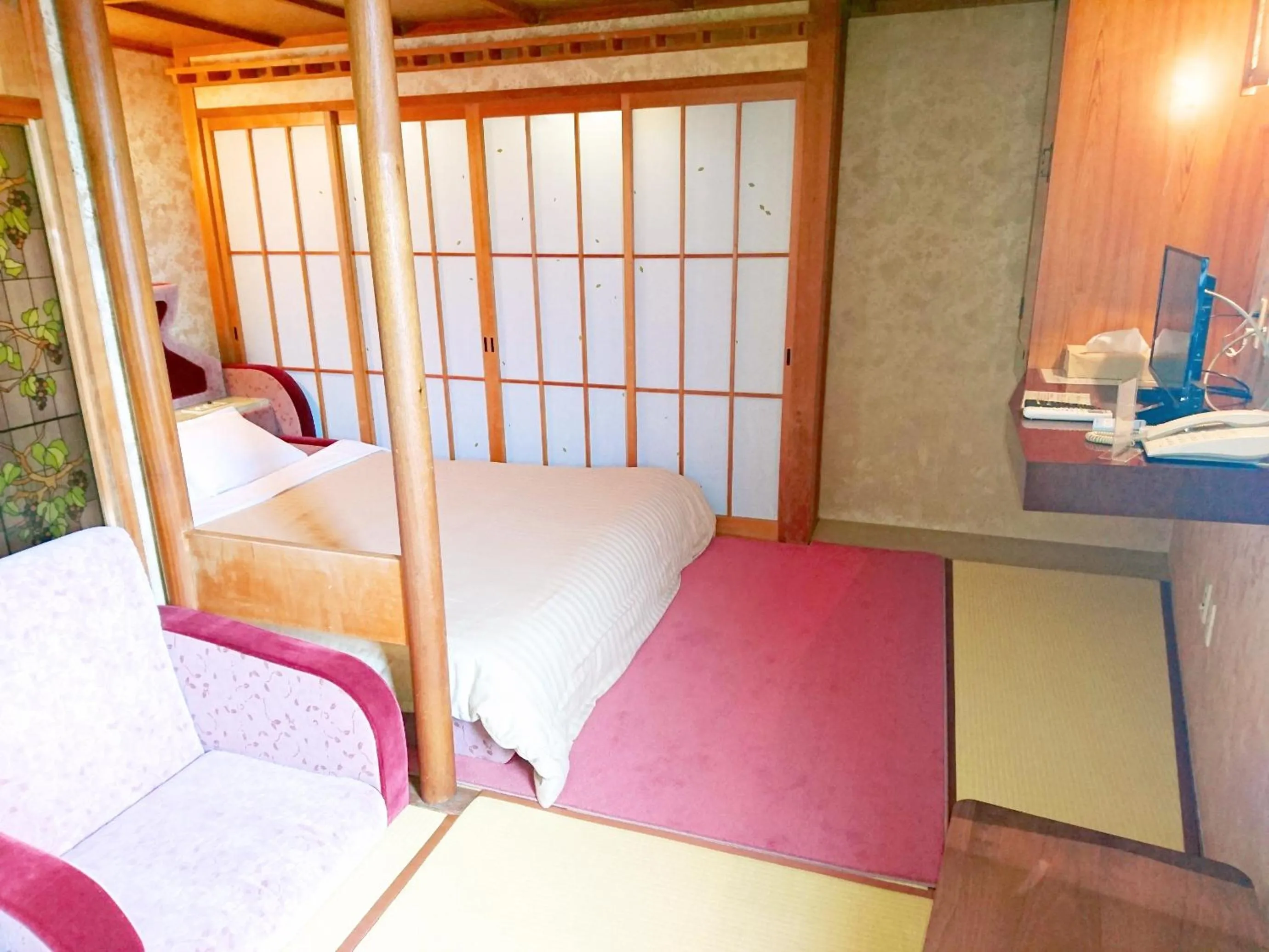 Photo of the whole room, Bed in Hotel Unicorn