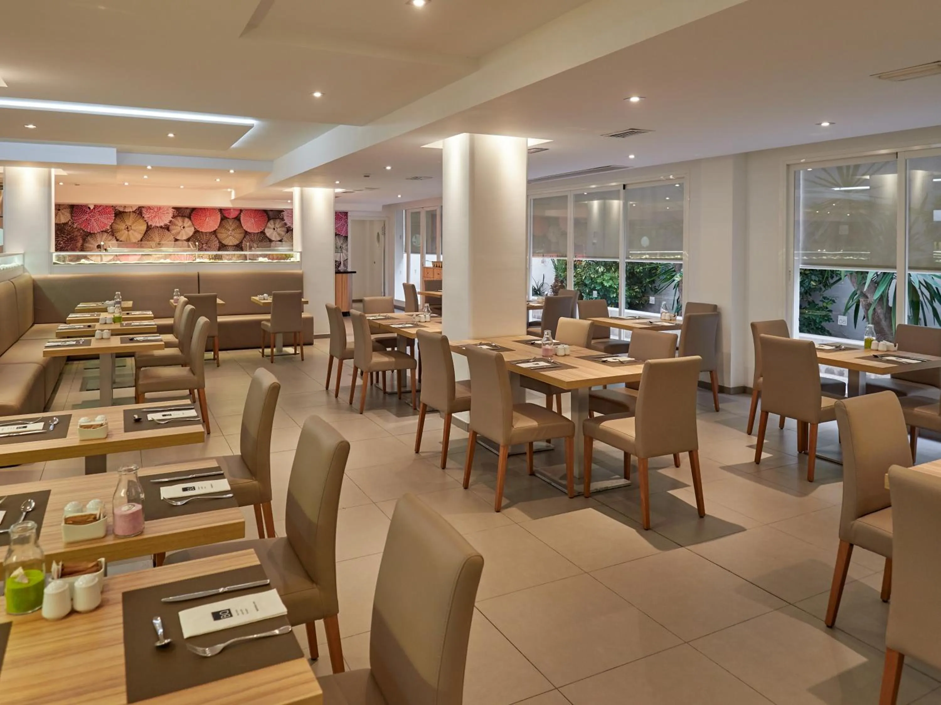 Restaurant/places to eat in BQ Amfora Beach - Adults Only