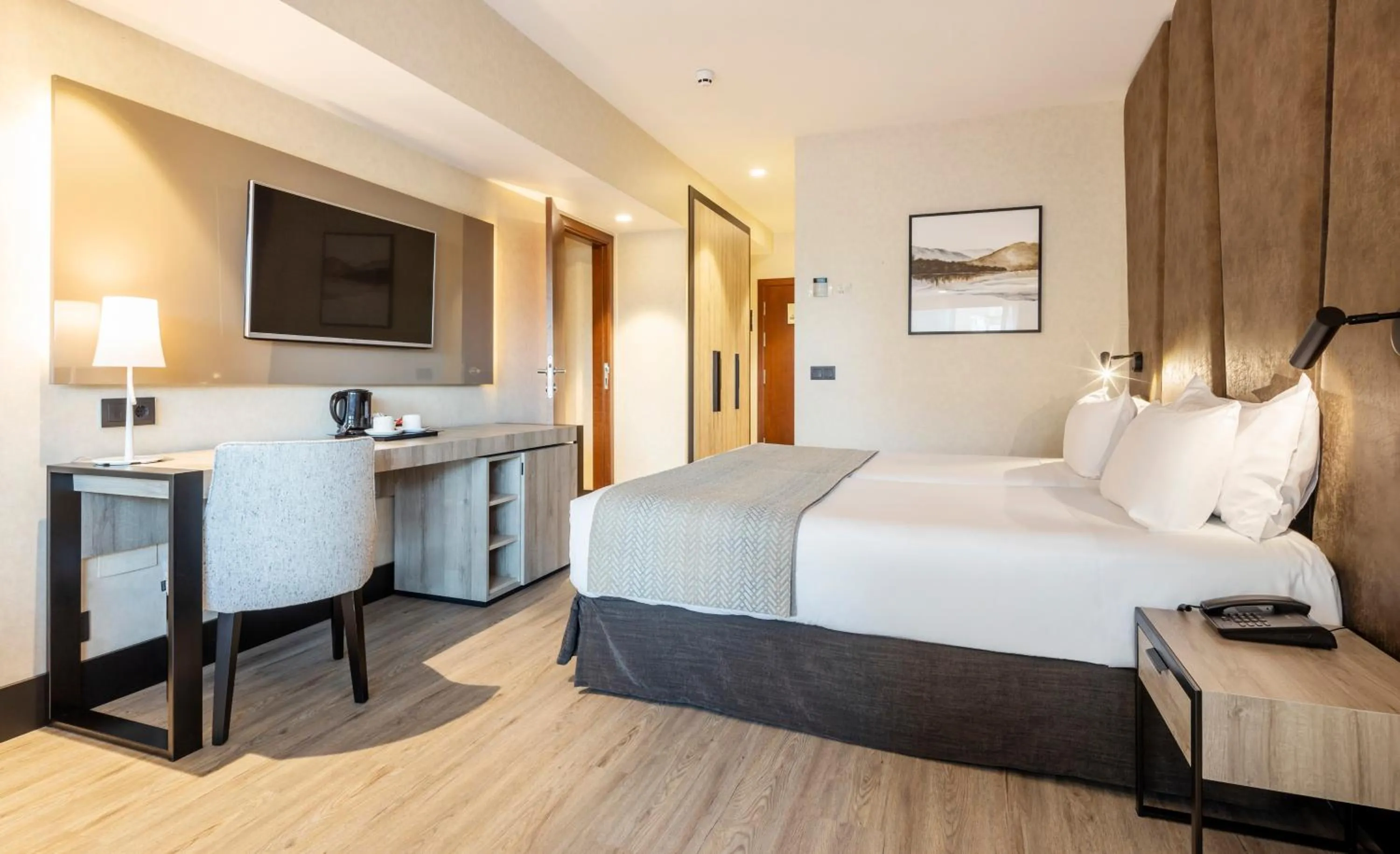 Photo of the whole room, Bed in Ilunion Málaga