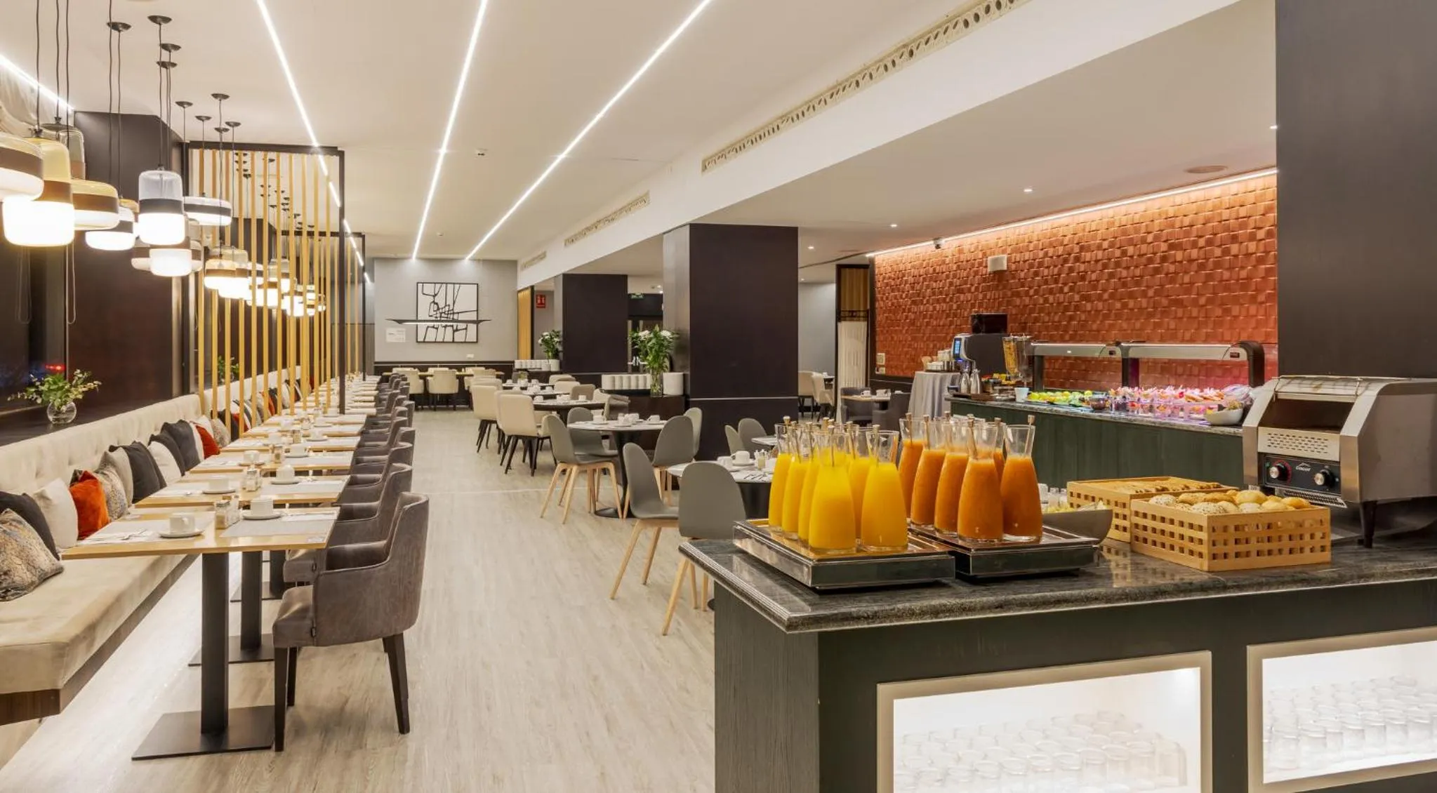 Buffet breakfast in Ilunion Málaga