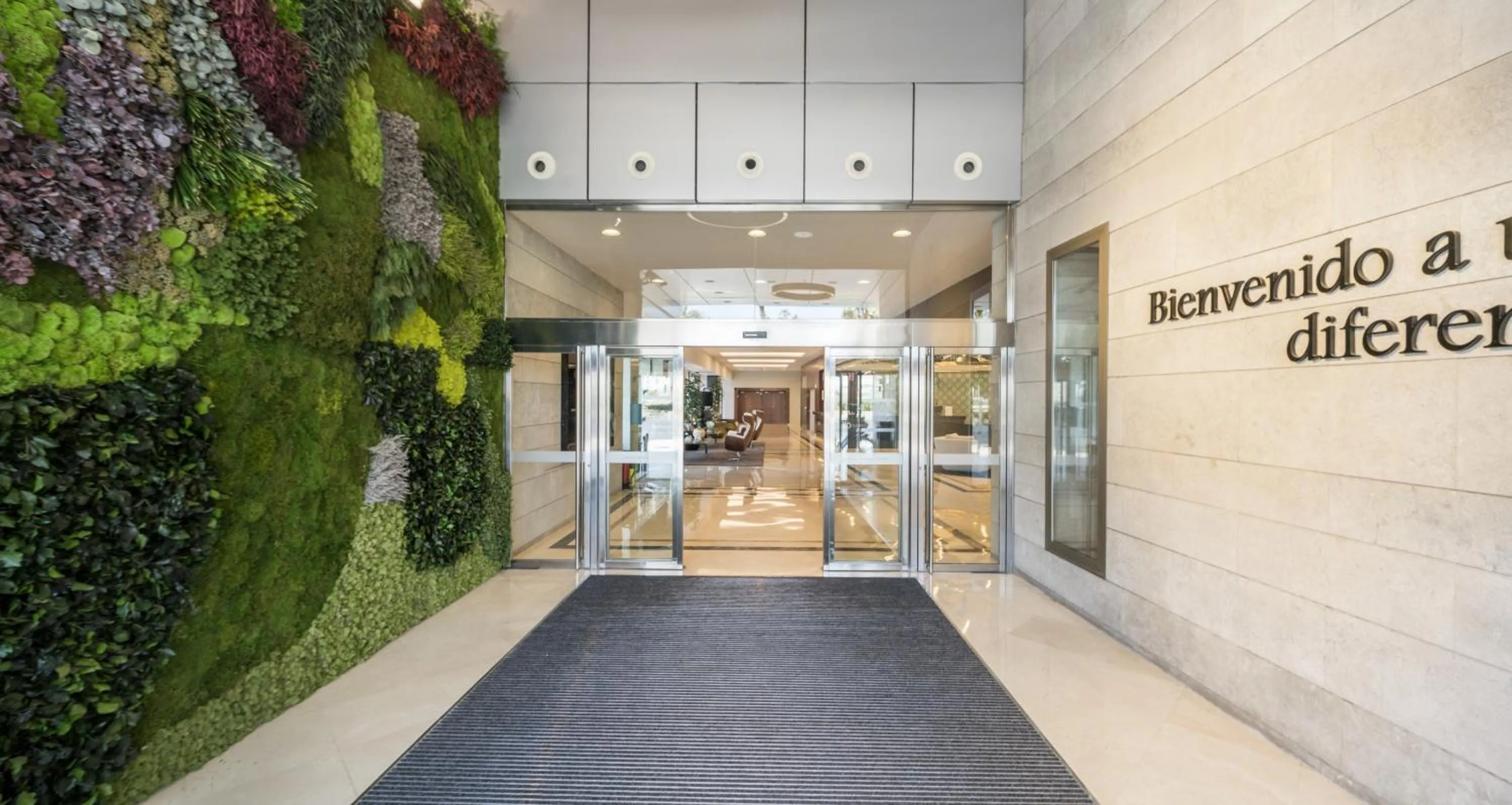 Facade/entrance in Ilunion Málaga