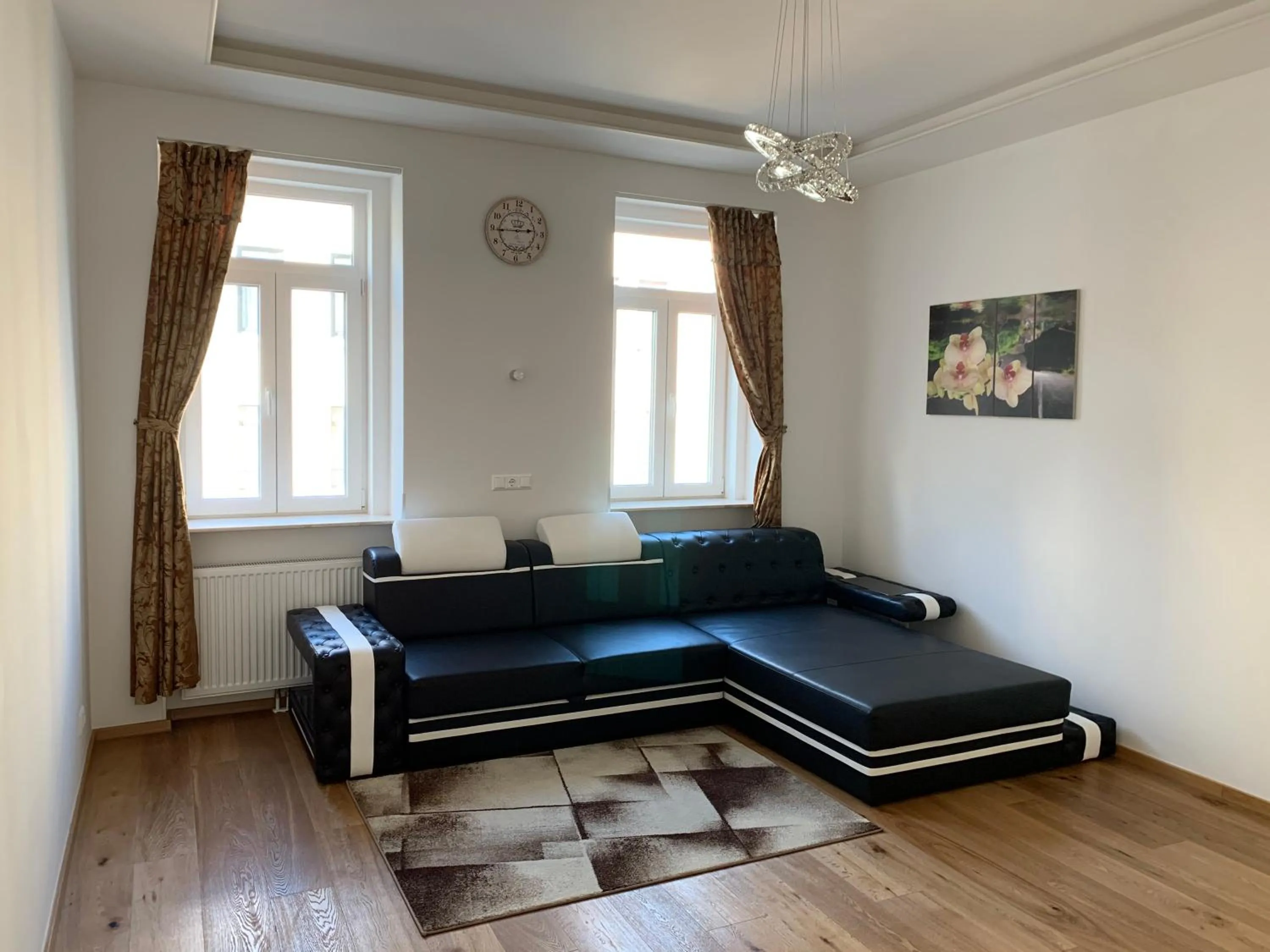 Seating area, Bed in Colony Apartments