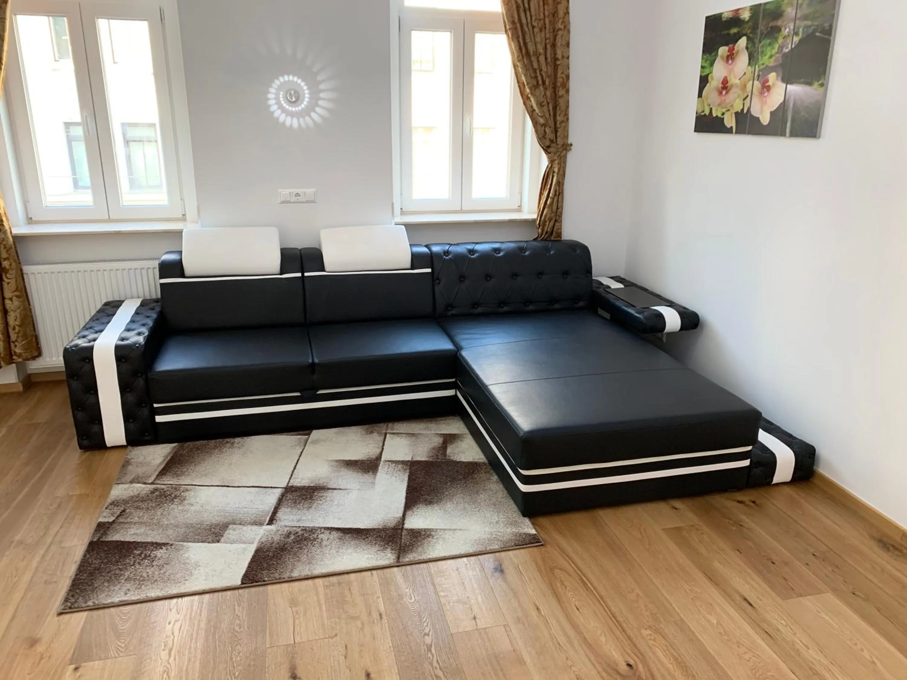 Living room, Bed in Colony Apartments