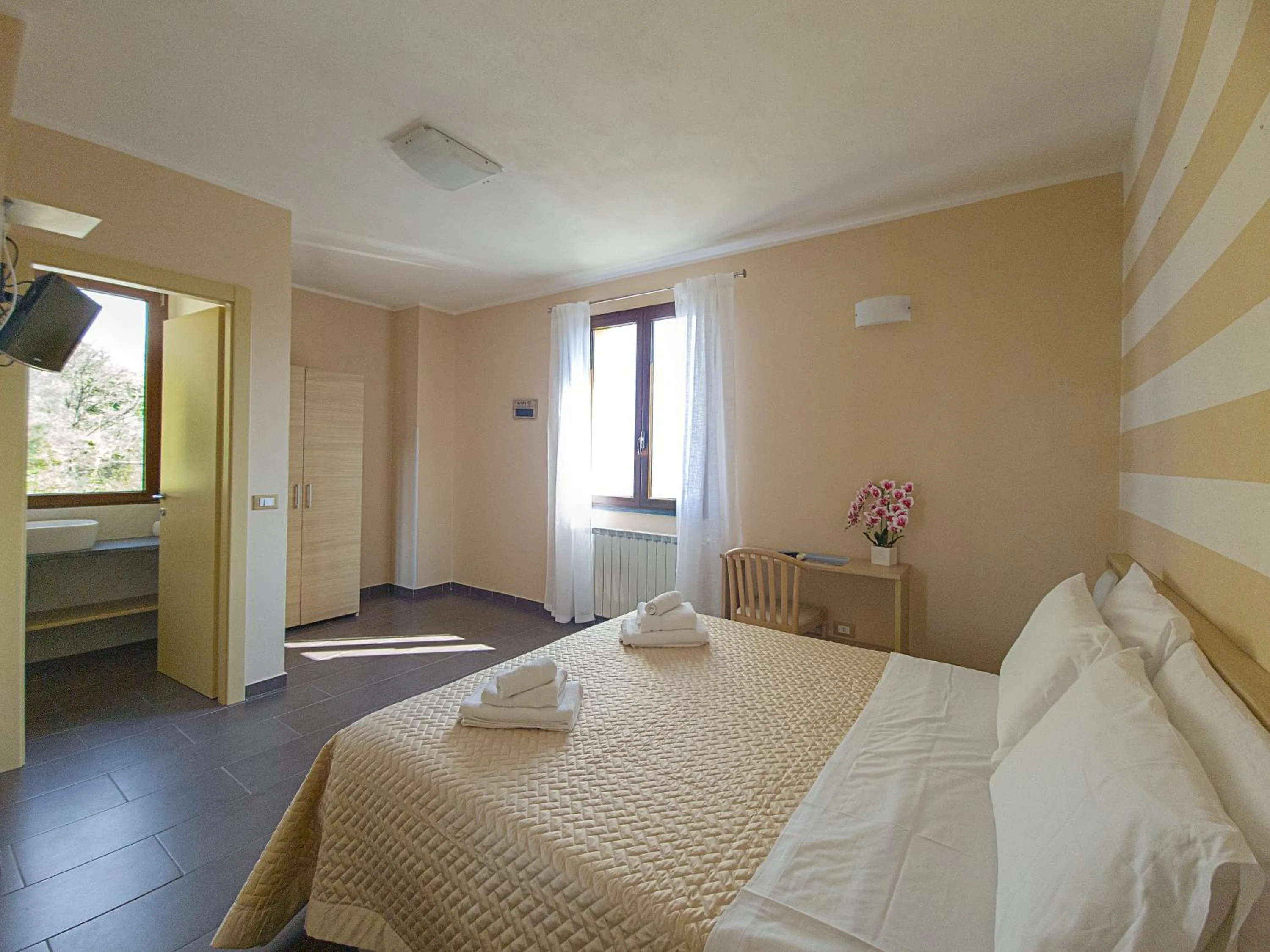 Bedroom, Bed in Agriturismo La Pietra 1 e La Pietra 2