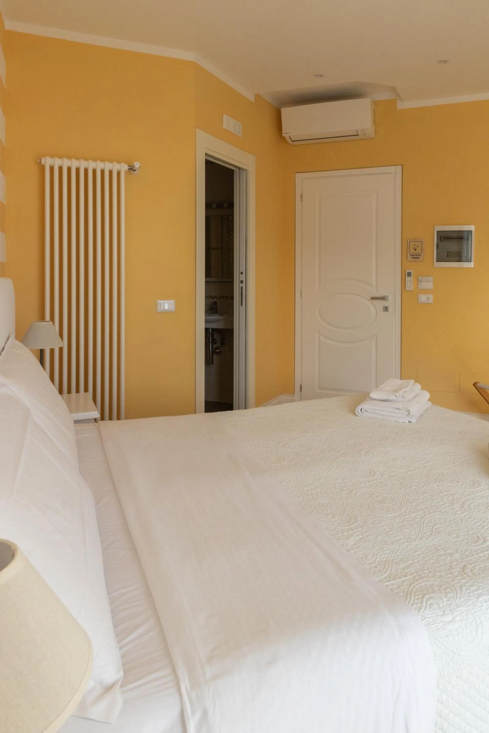 Bed in Agriturismo La Pietra 1 e La Pietra 2