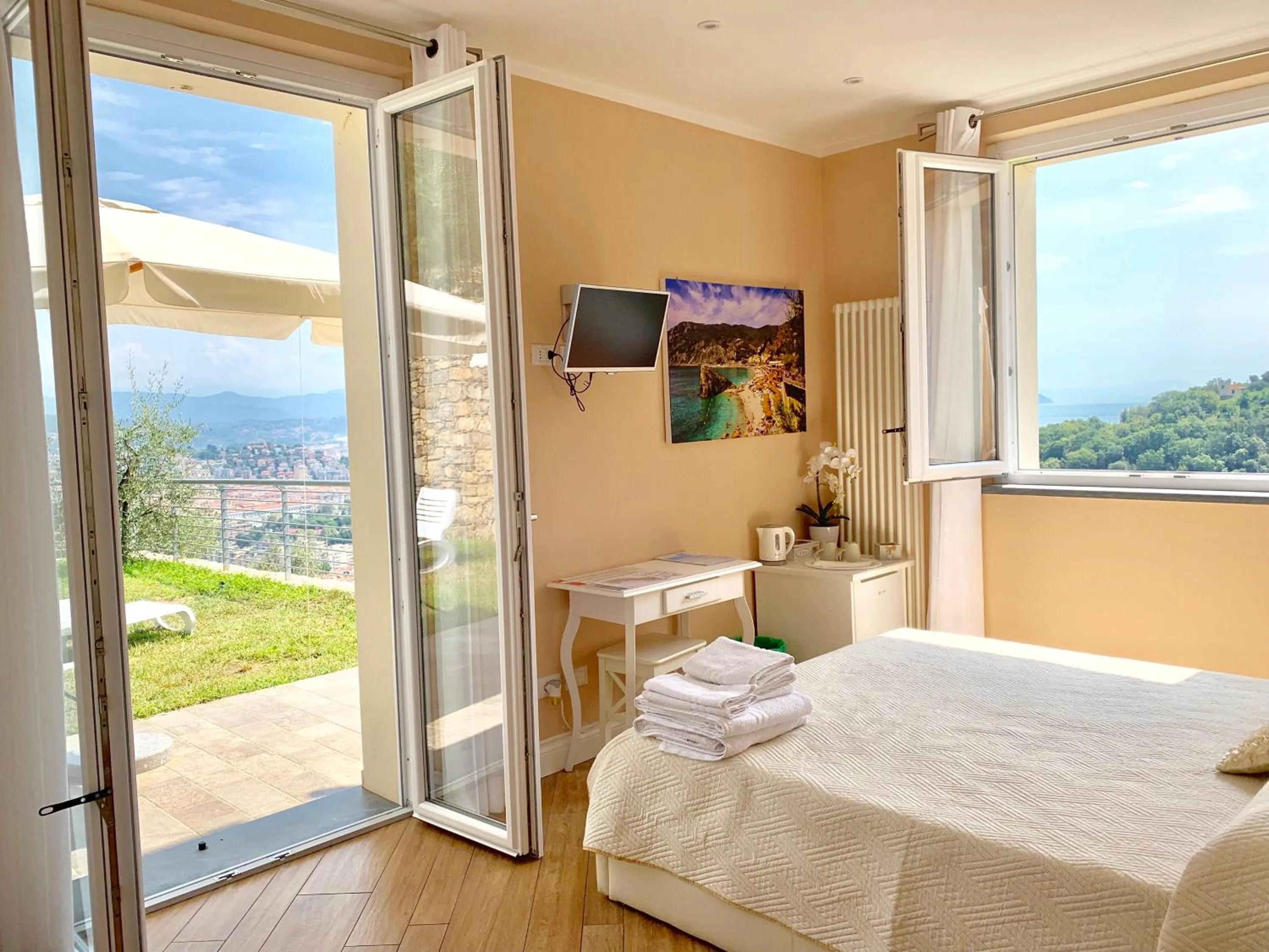 Garden, Bed in Agriturismo La Pietra 1 e La Pietra 2