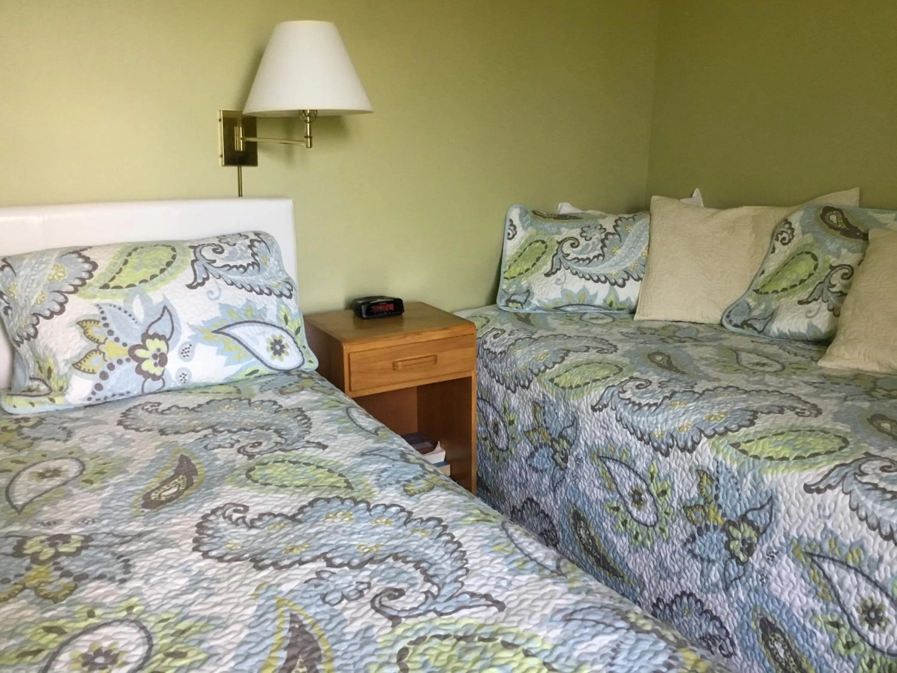 Bedroom, Bed in Auberge Beausejour