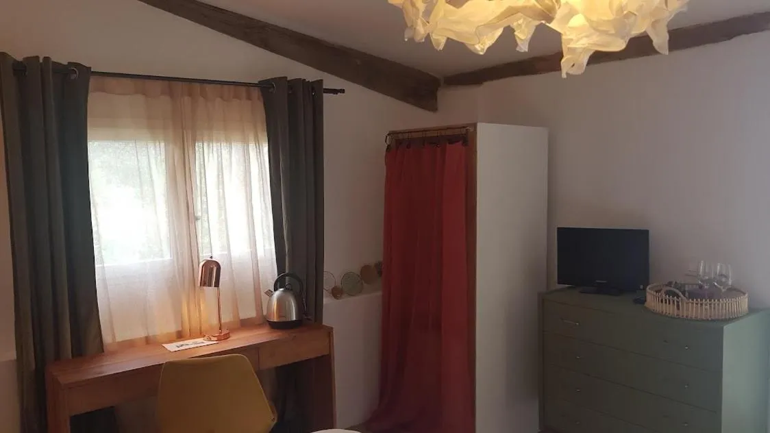 Coffee/tea facilities in La Maison de Charlie