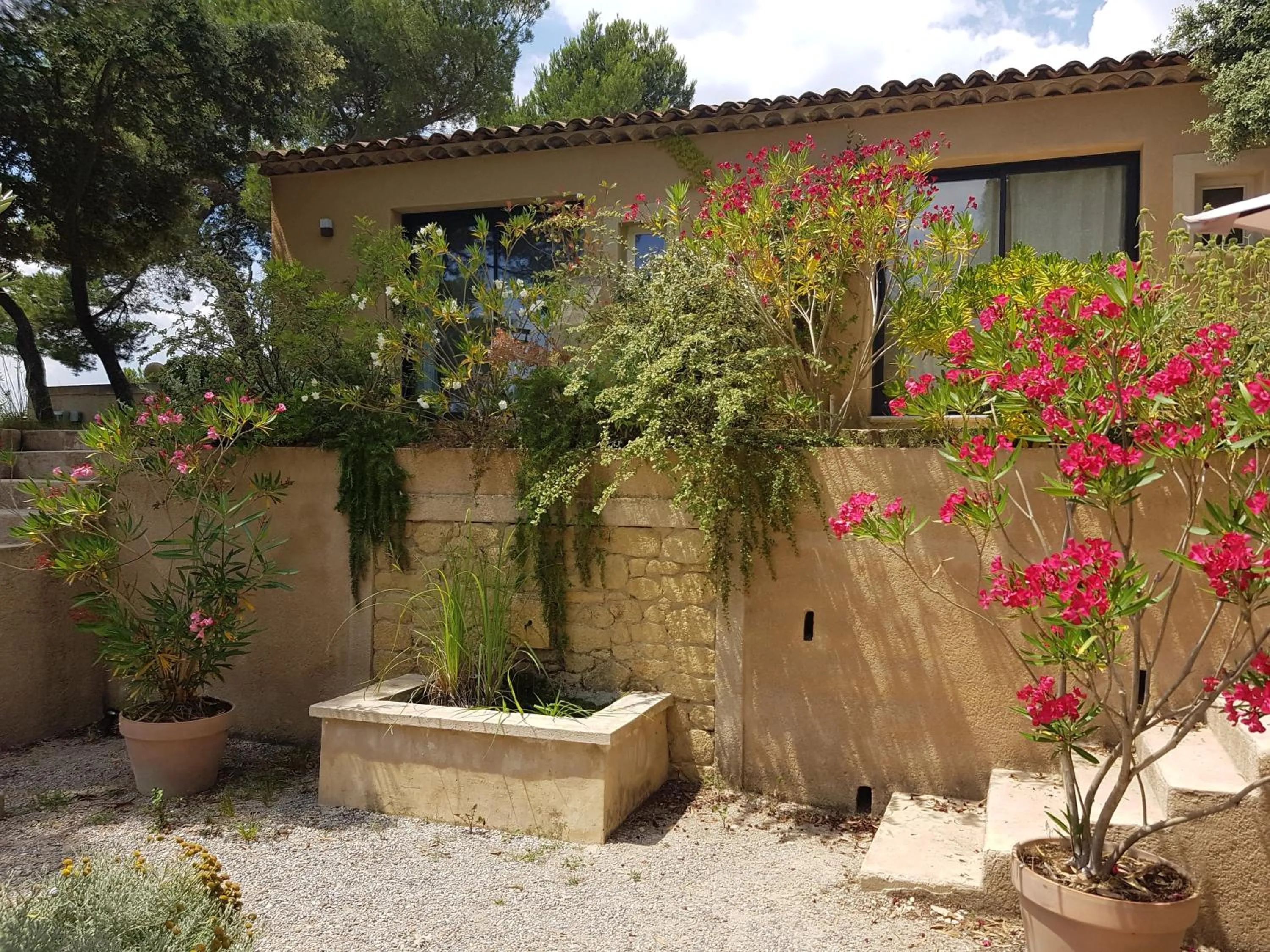 Facade/entrance in La Maison de Charlie