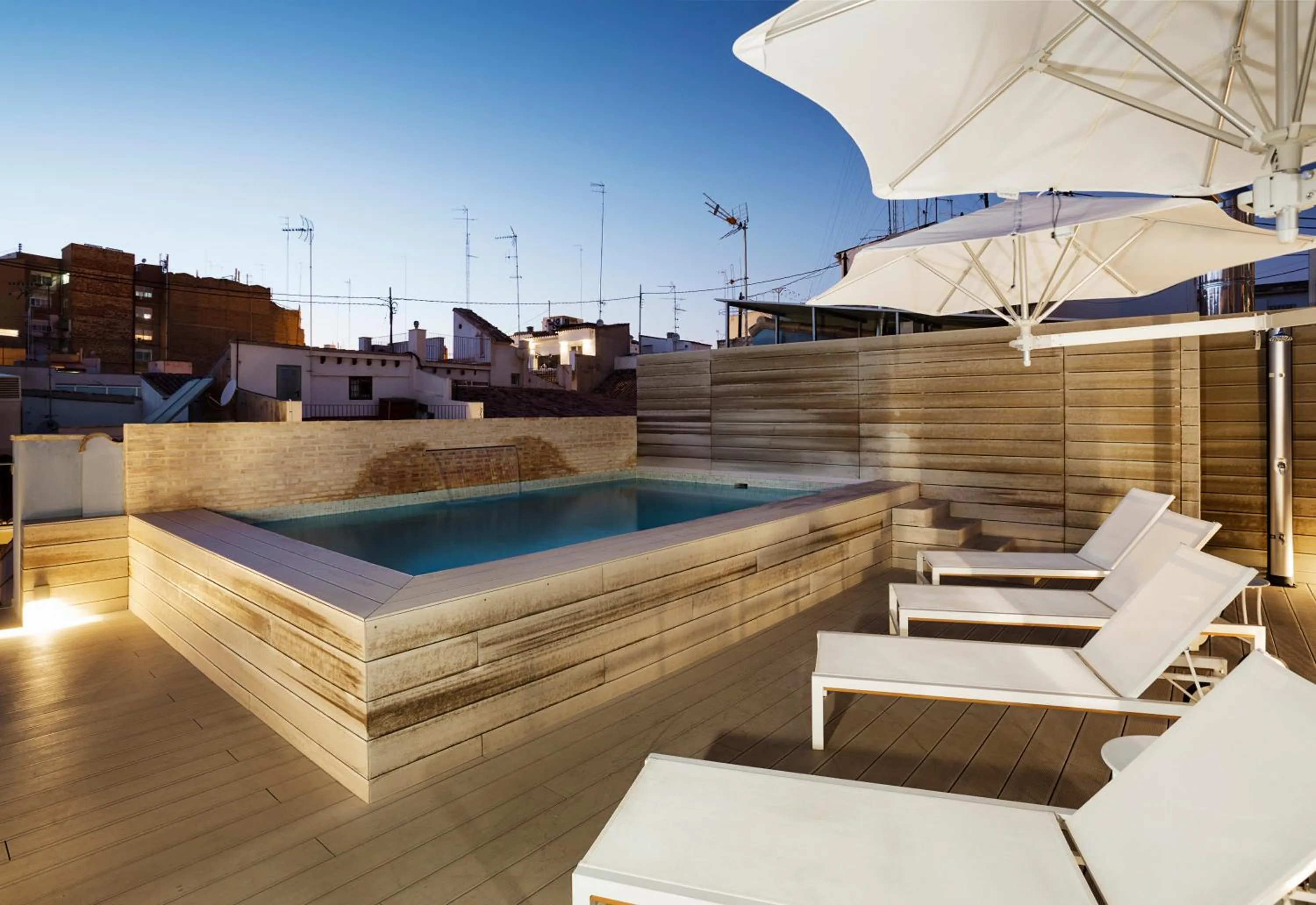 Swimming pool in One Shot Mercat