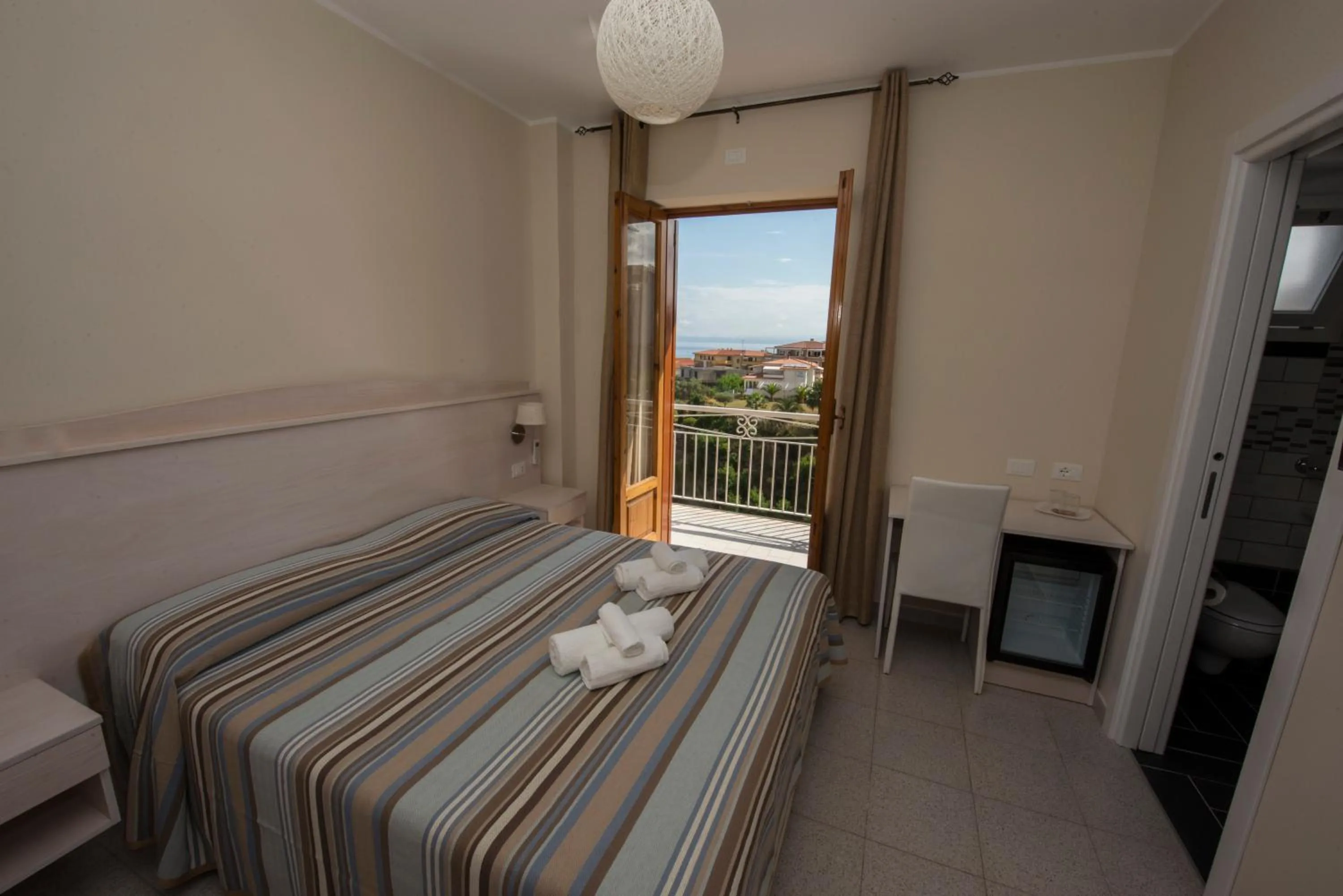 Balcony/Terrace, Bed in Donna Rosa Accommodation