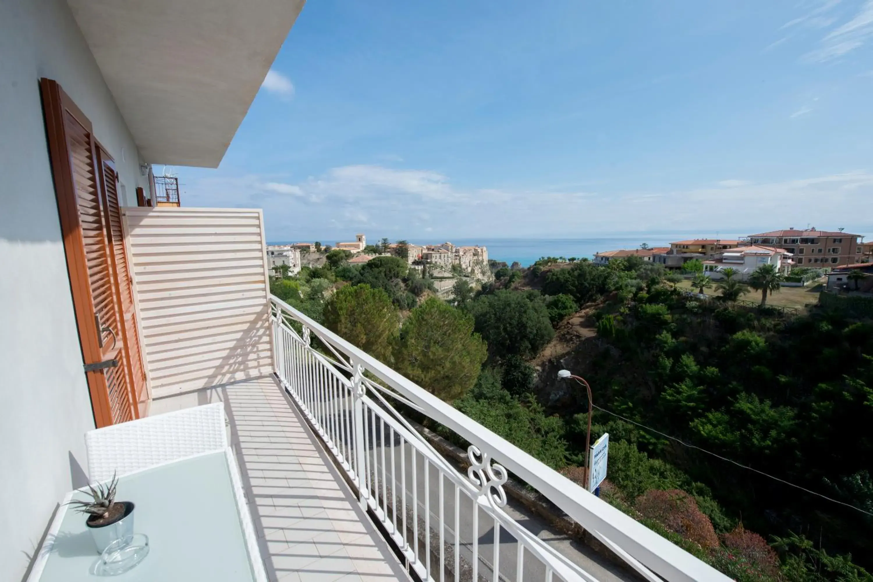 Double Room with Balcony and Sea View in Donna Rosa Accommodation Double Room with Balcony and Sea View in Donna Rosa Accommodation