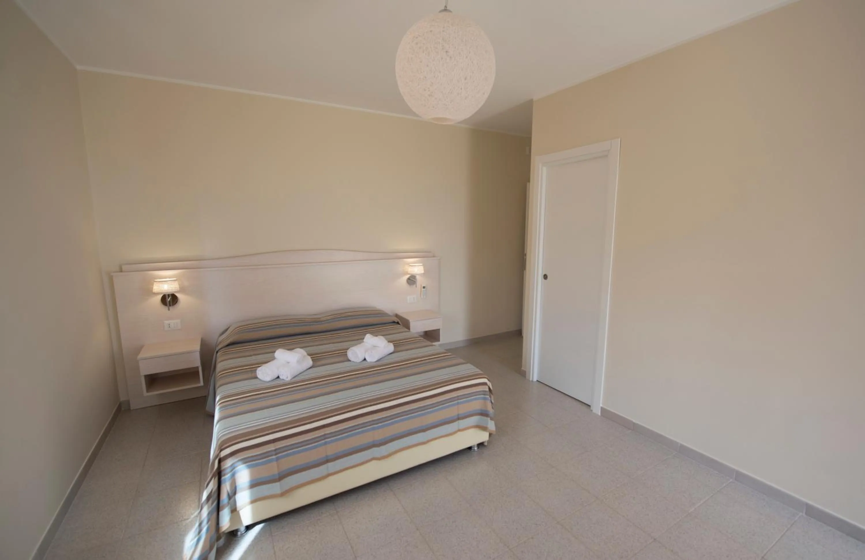 Photo of the whole room, Bed in Donna Rosa Accommodation