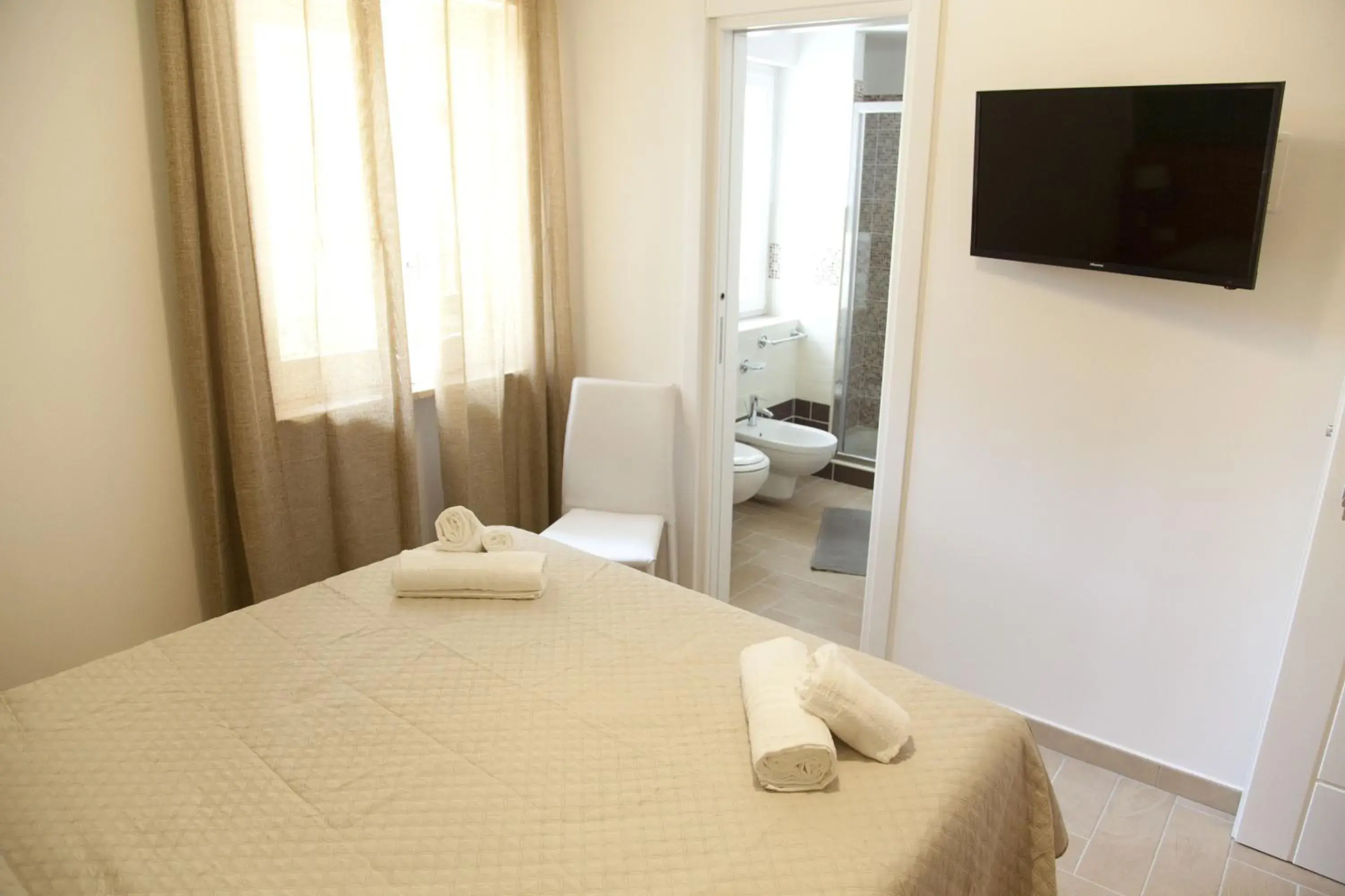 Standard Double Room - single occupancy in Donna Rosa Accommodation Standard Double Room - single occupancy in Donna Rosa Accommodation