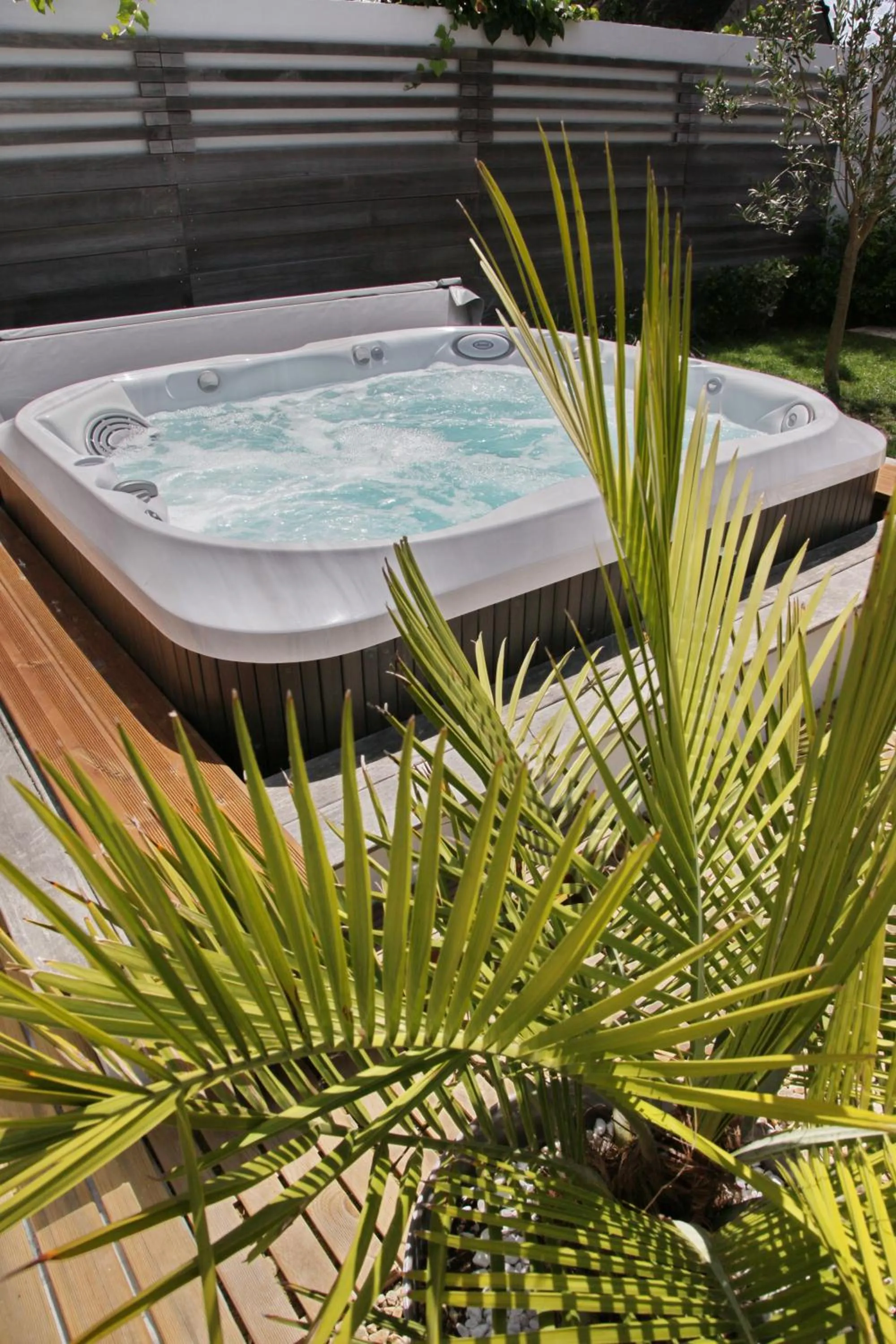 Hot Tub in La Maison au-dessus des Voiles