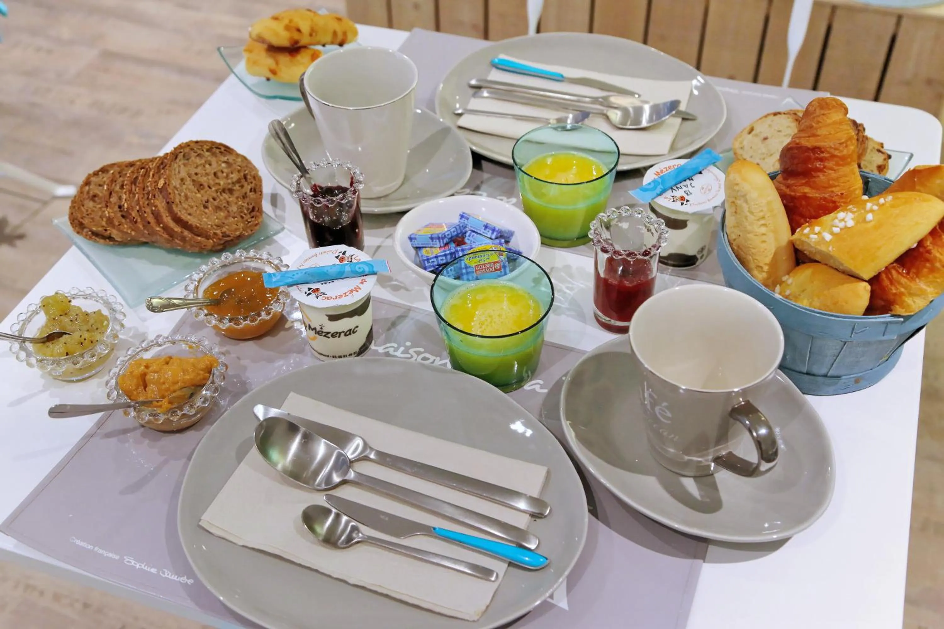 Breakfast in La Maison au-dessus des Voiles