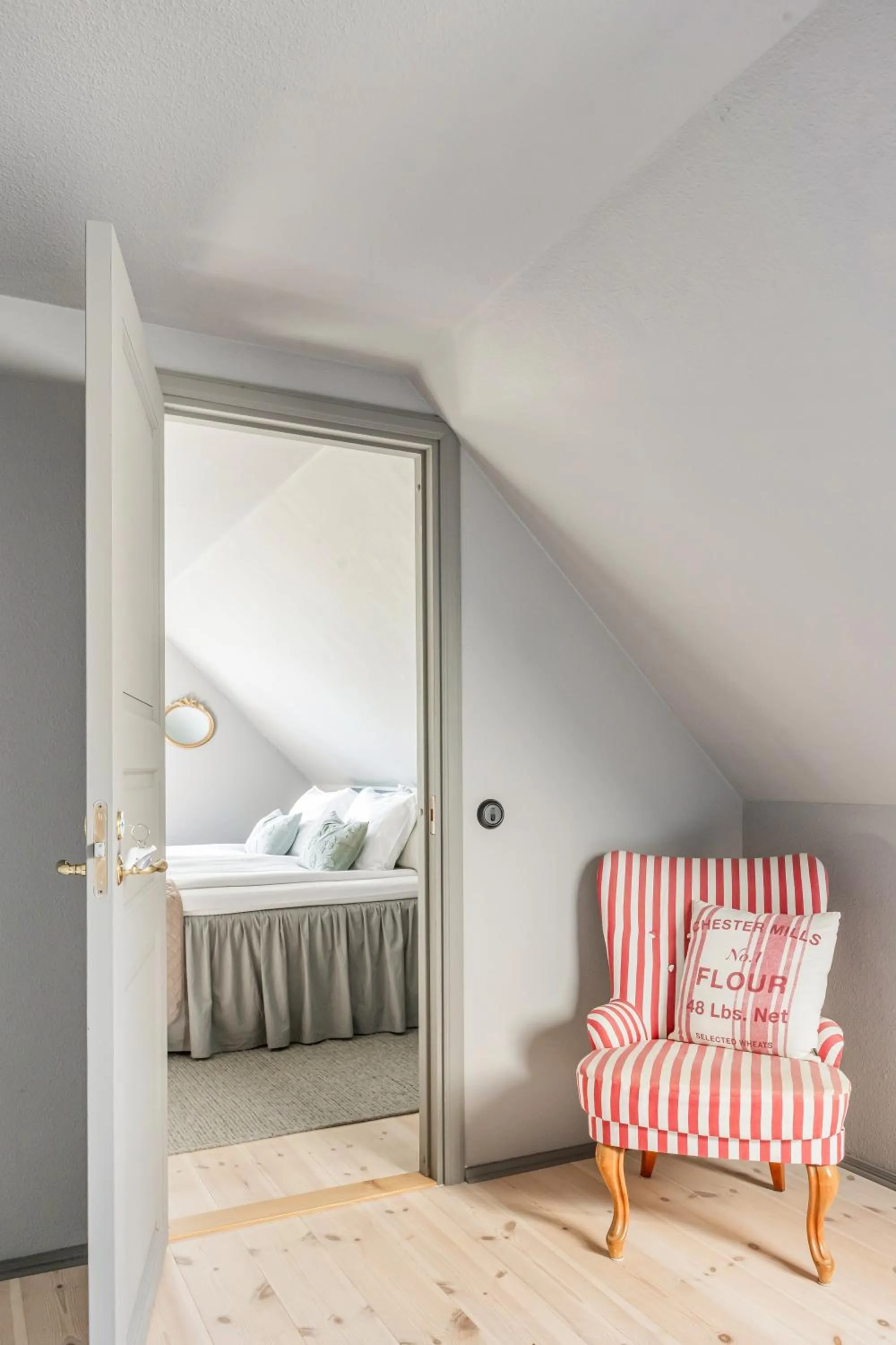 Facade/entrance, Bed in Mellby Atelier på Österlen